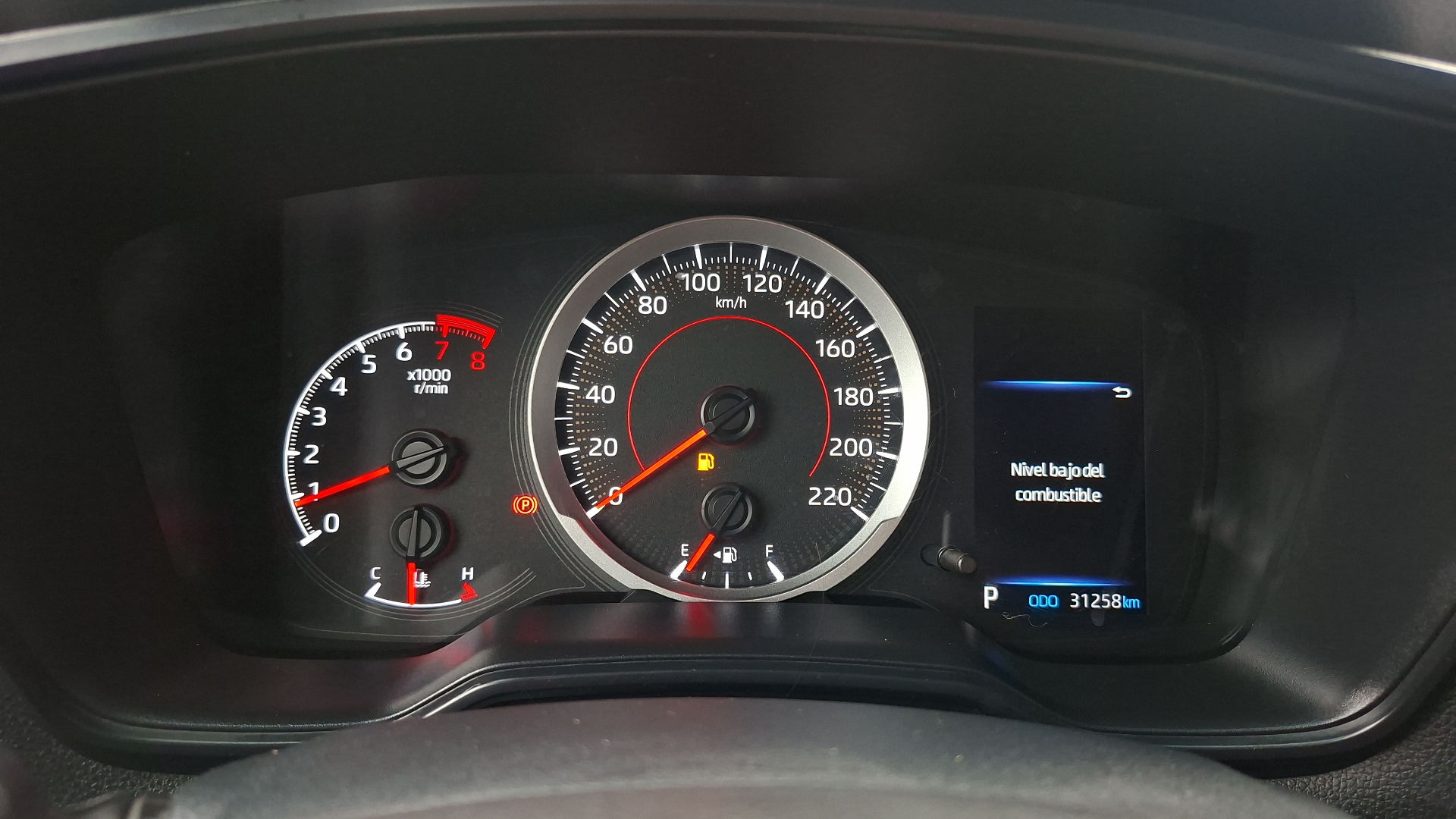 Toyota Corolla Cross — foto 9 de 15