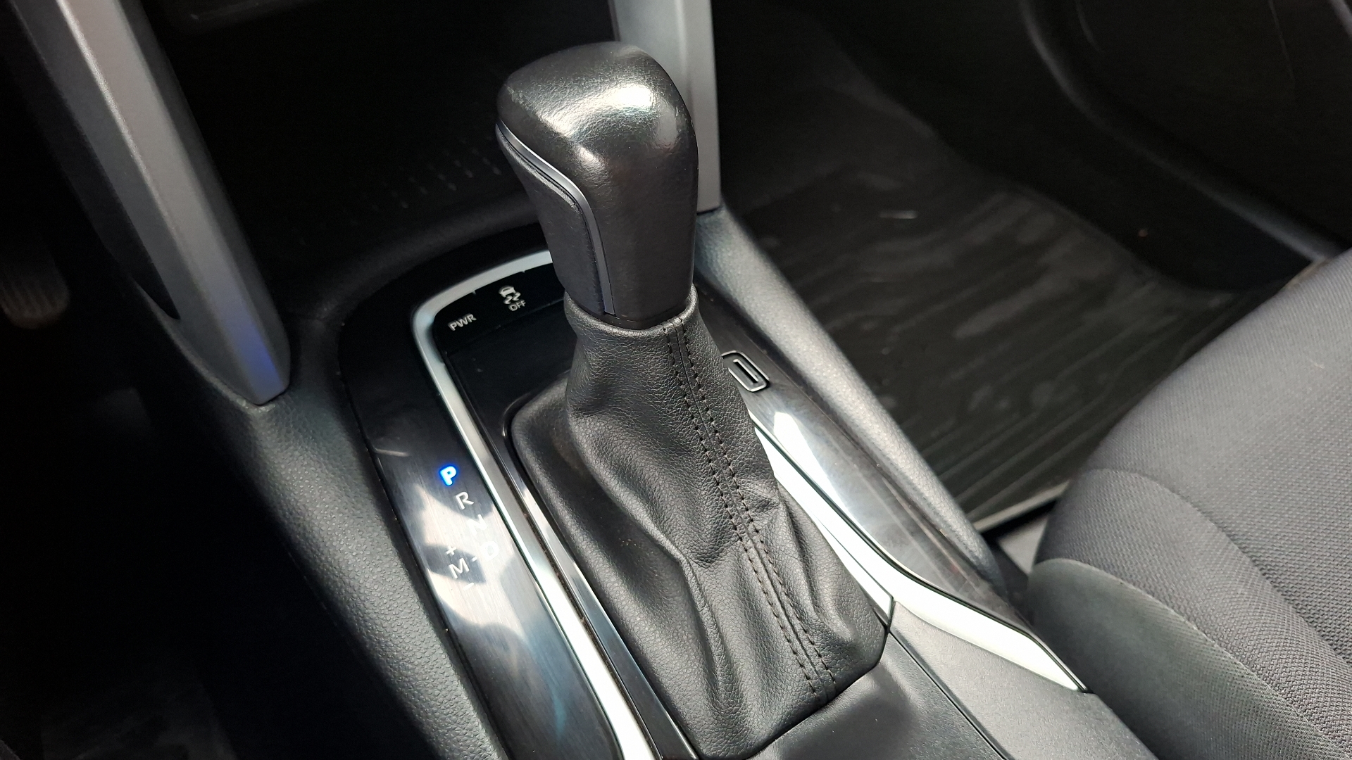 Toyota Corolla Cross — foto 11 de 15
