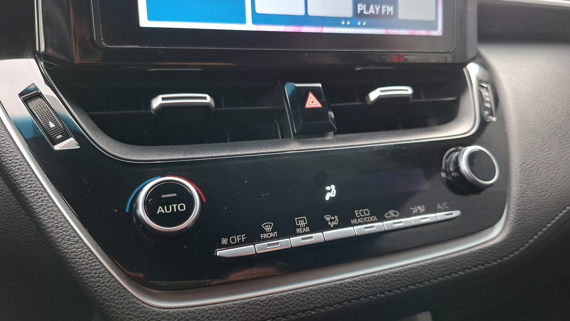 Toyota Corolla Cross — foto 15 de 15