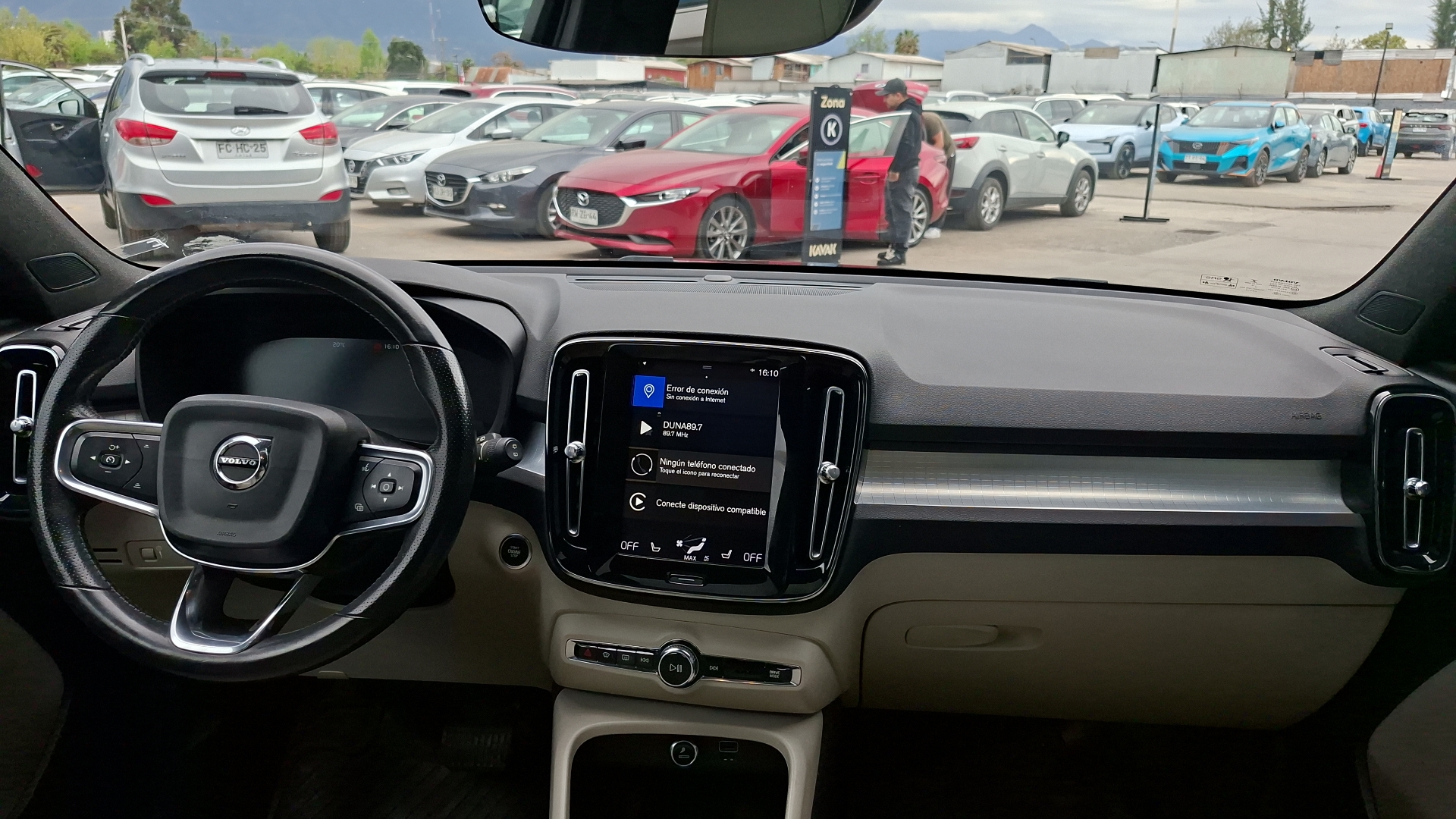 Volvo XC40 — foto 6 de 16