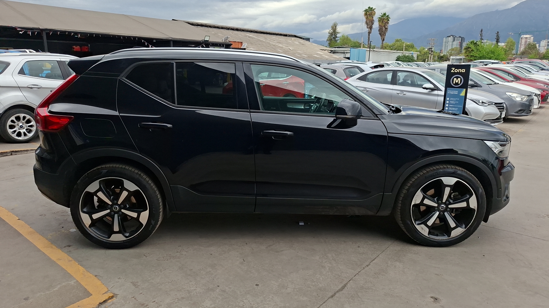 Volvo XC40 — foto 5 de 16
