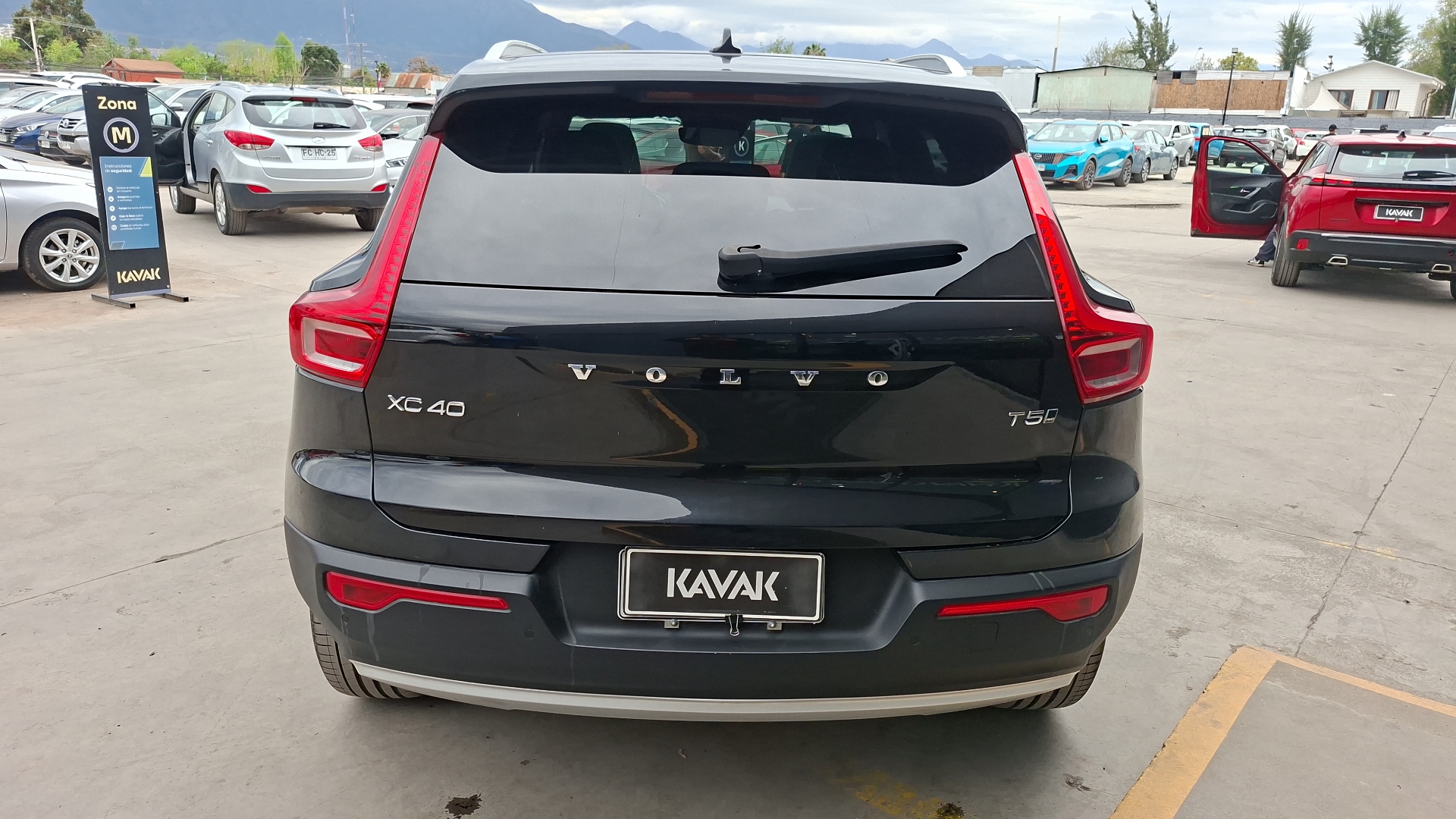 Volvo XC40 — foto 3 de 16