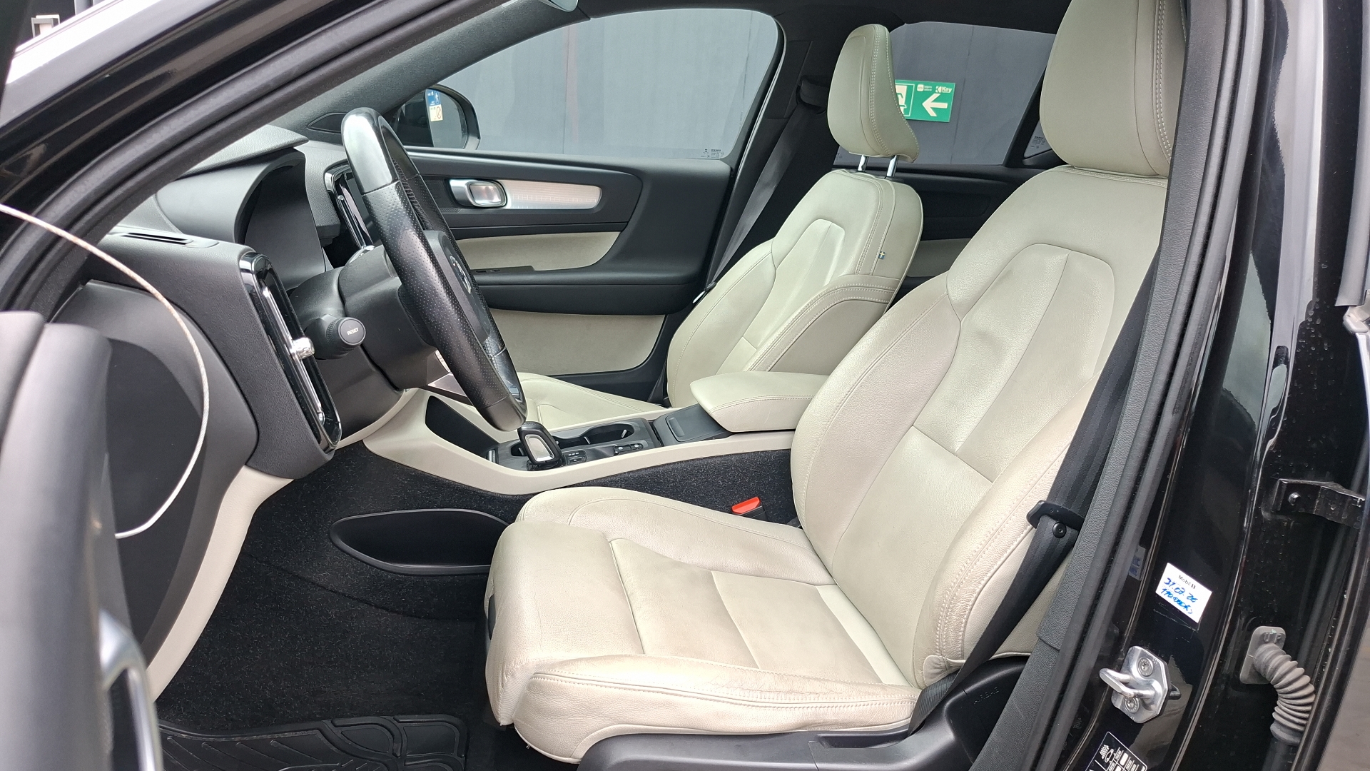 Volvo XC40 — foto 14 de 16