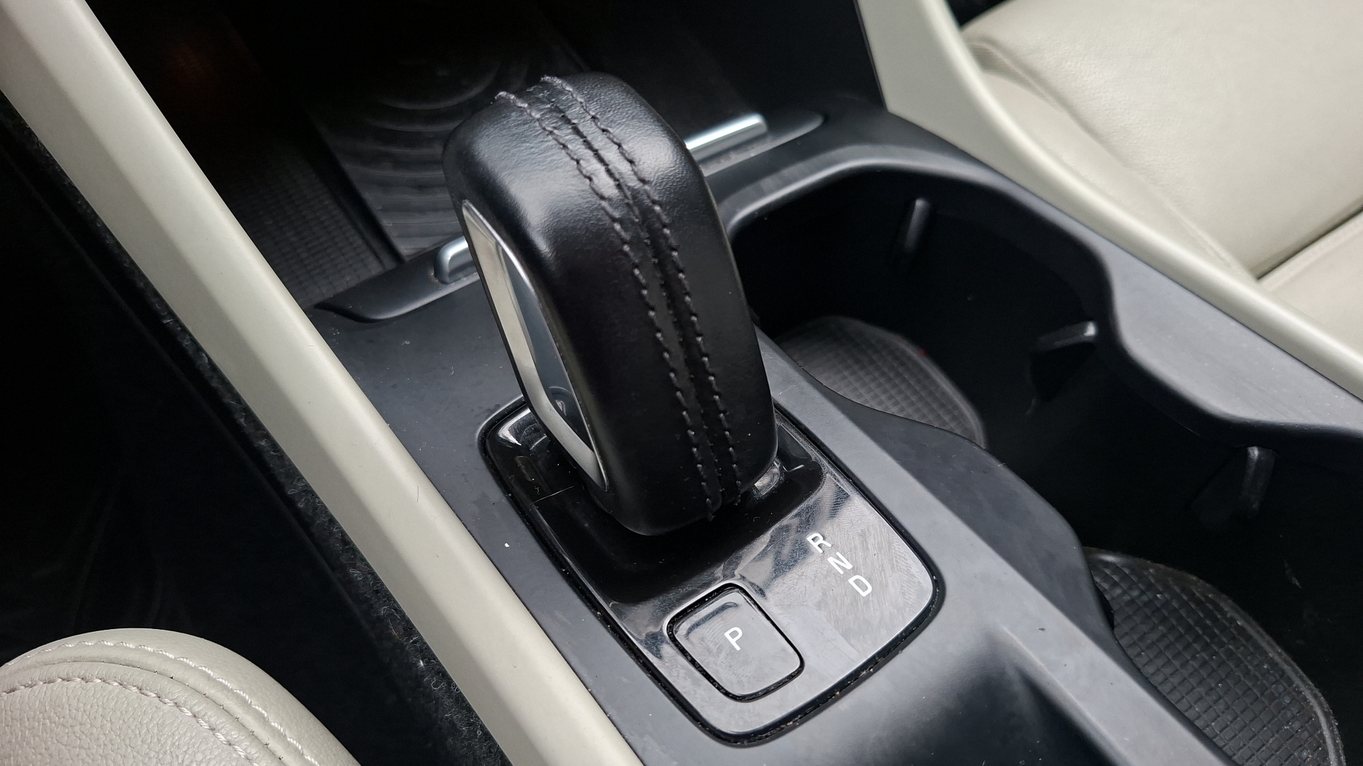 Volvo XC40 — foto 11 de 16
