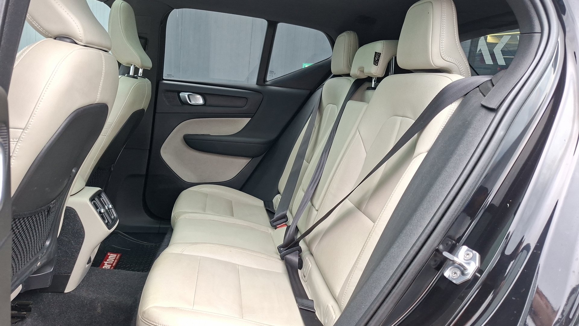 Volvo XC40 — foto 15 de 16