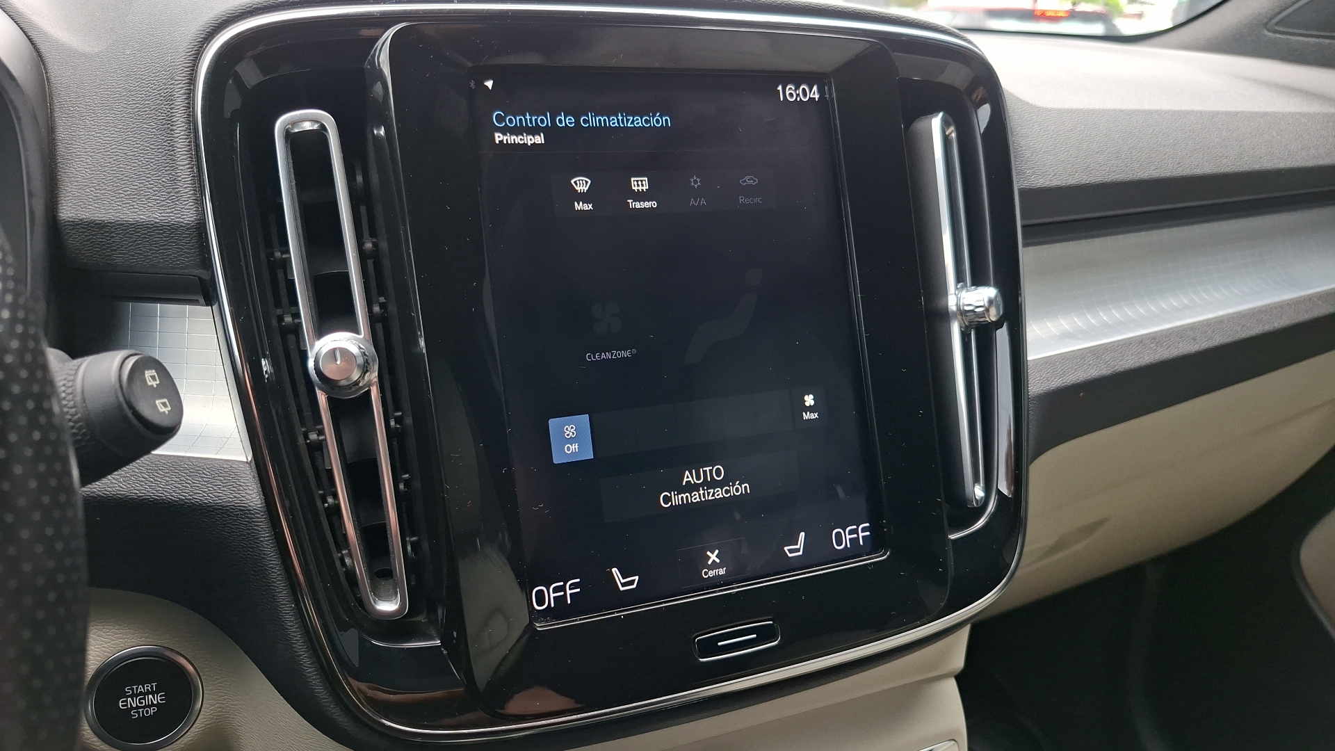 Volvo XC40 — foto 16 de 16