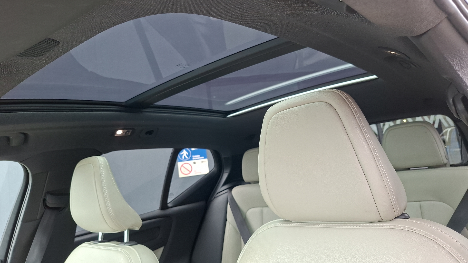 Volvo XC40 — foto 13 de 16