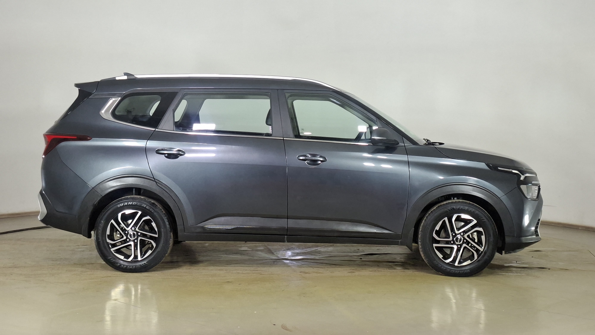 KIA Carens — foto 4 de 17