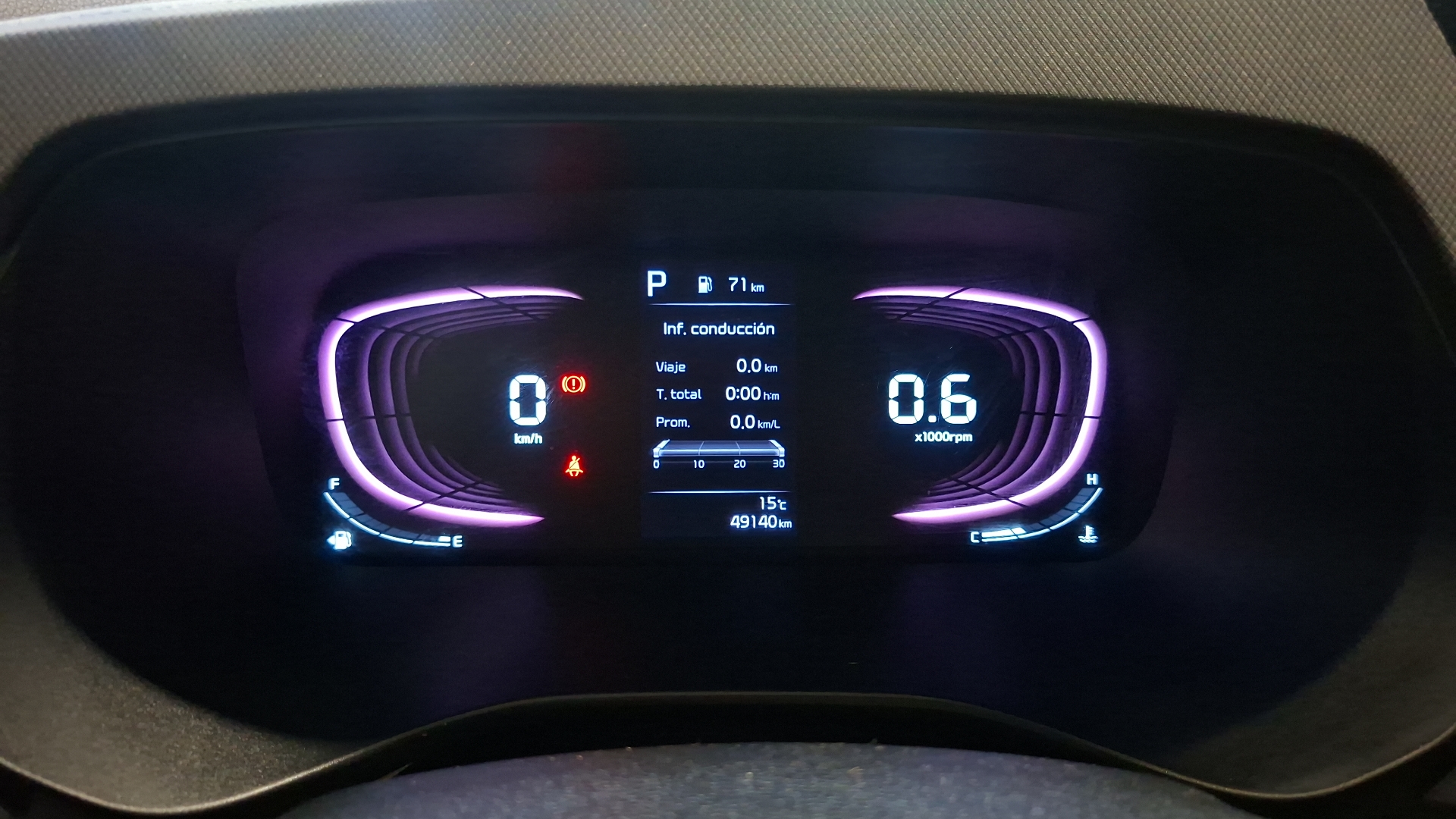 KIA Carens — foto 9 de 17