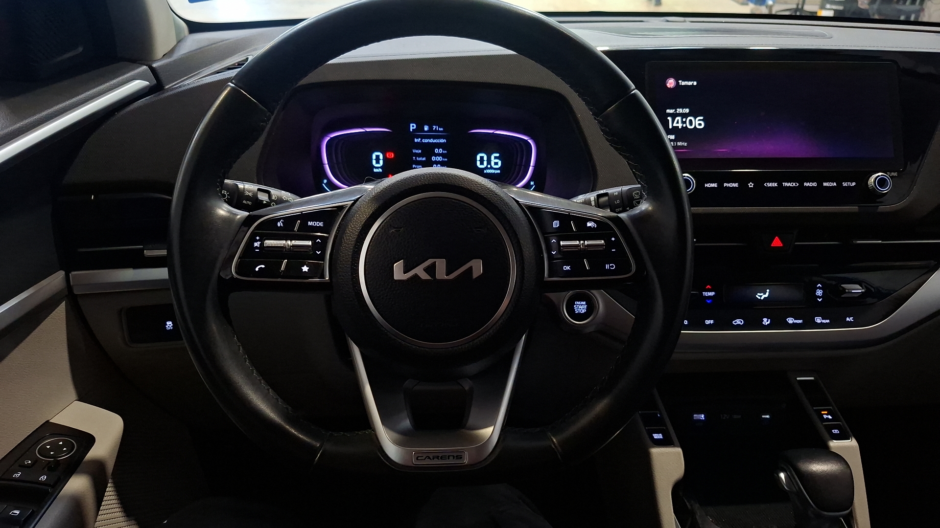 KIA Carens — foto 8 de 17