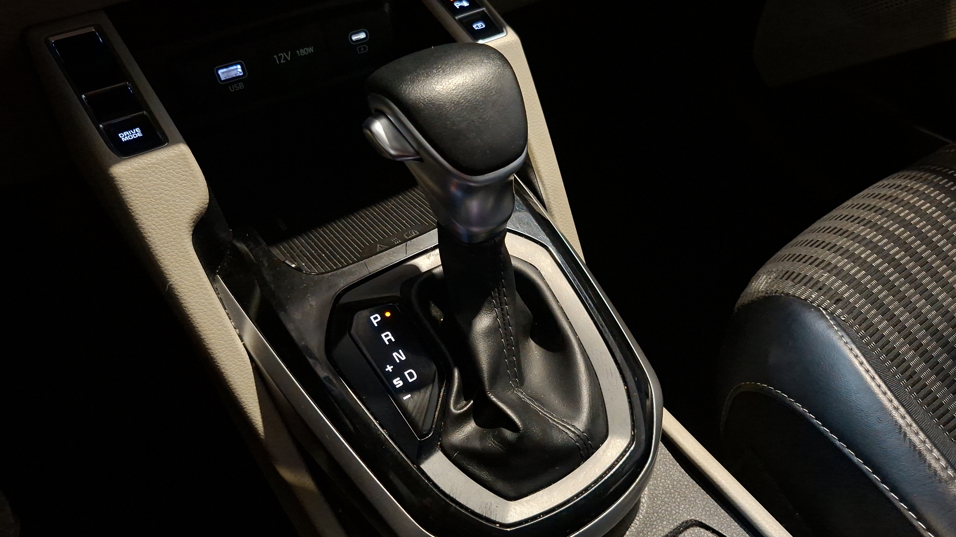 KIA Carens — foto 11 de 17