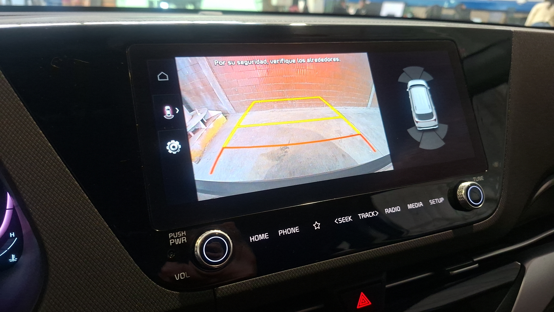 KIA Carens — foto 12 de 17