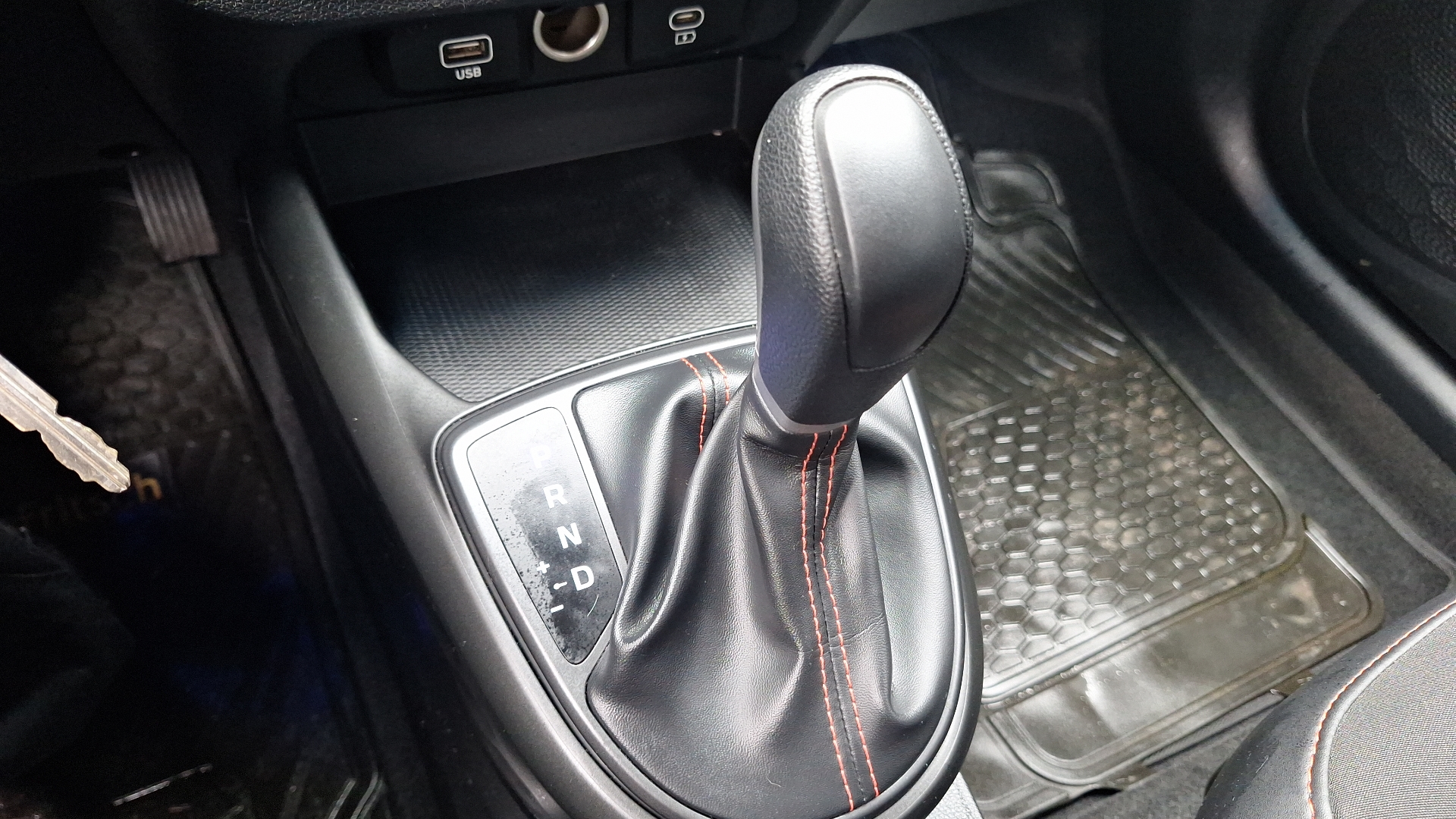 Hyundai Grand I10 — foto 11 de 15