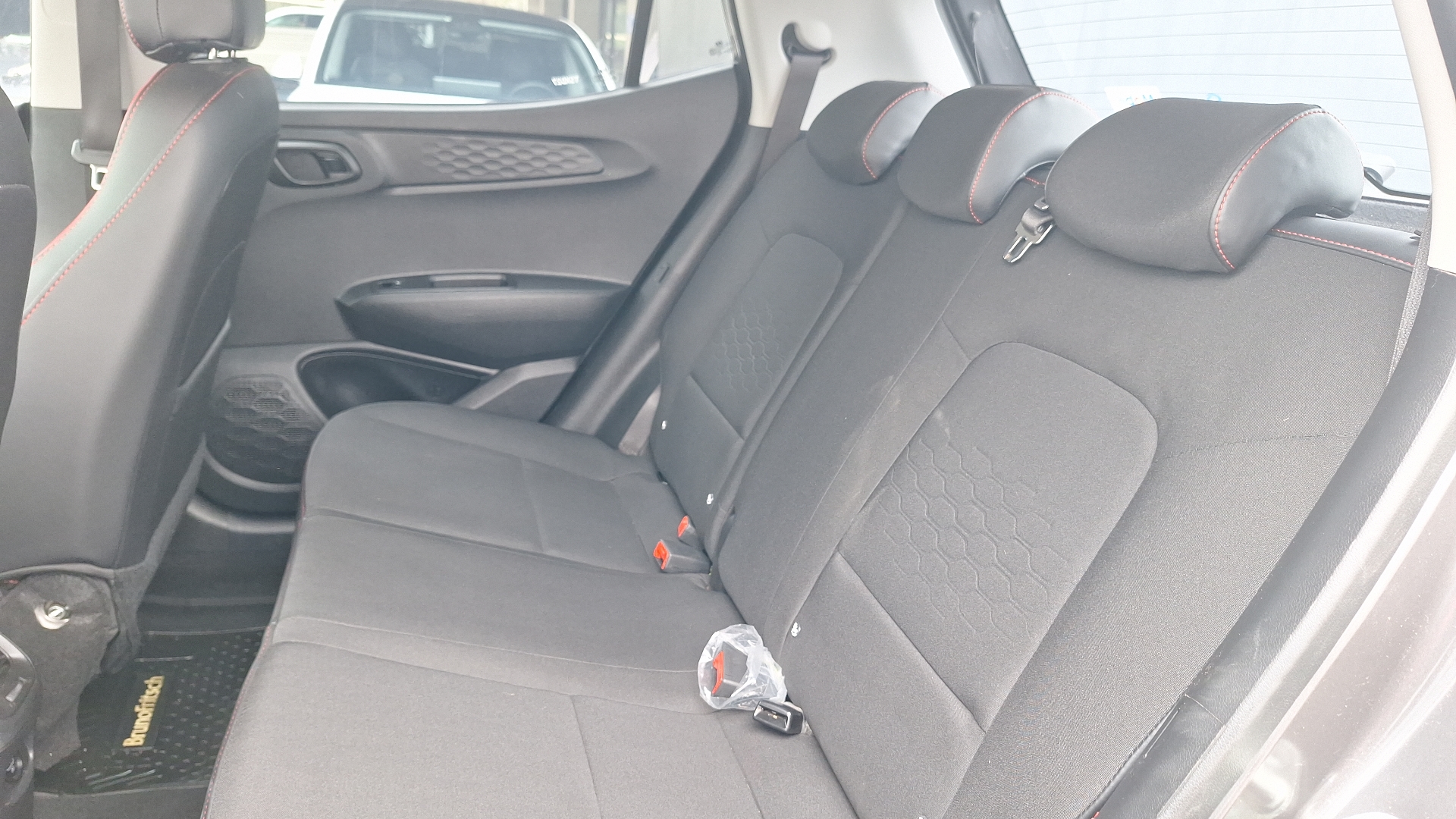 Hyundai Grand I10 — foto 13 de 15