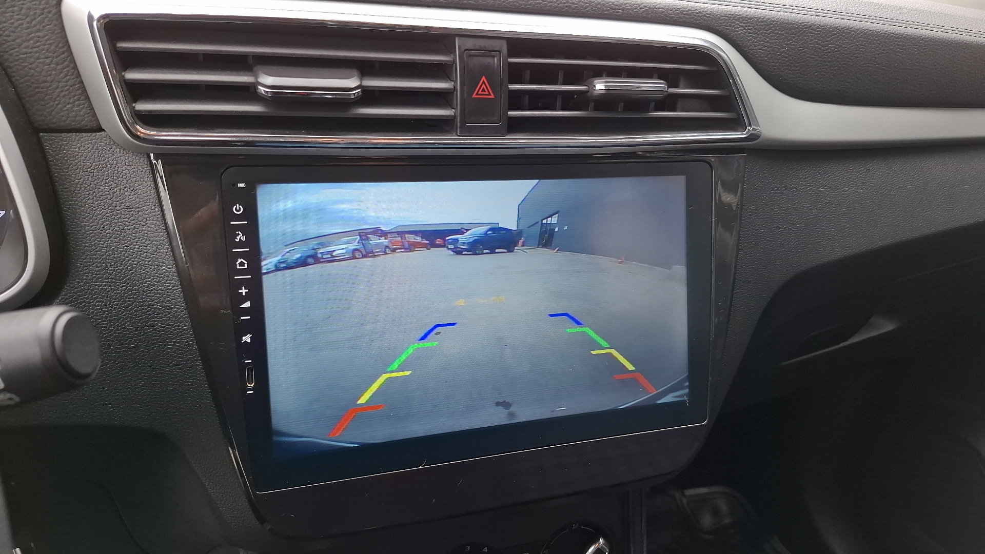 MG Zs — foto 12 de 15