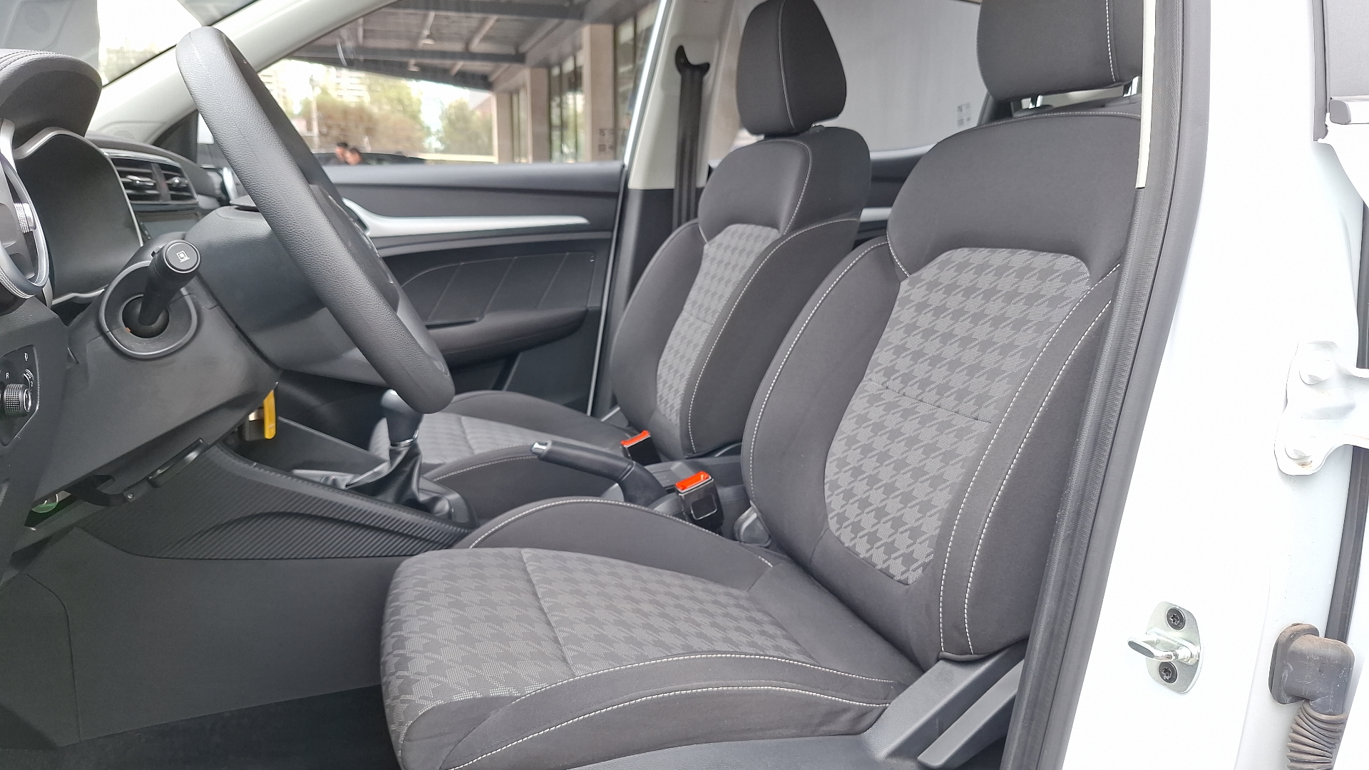 MG Zs — foto 13 de 15