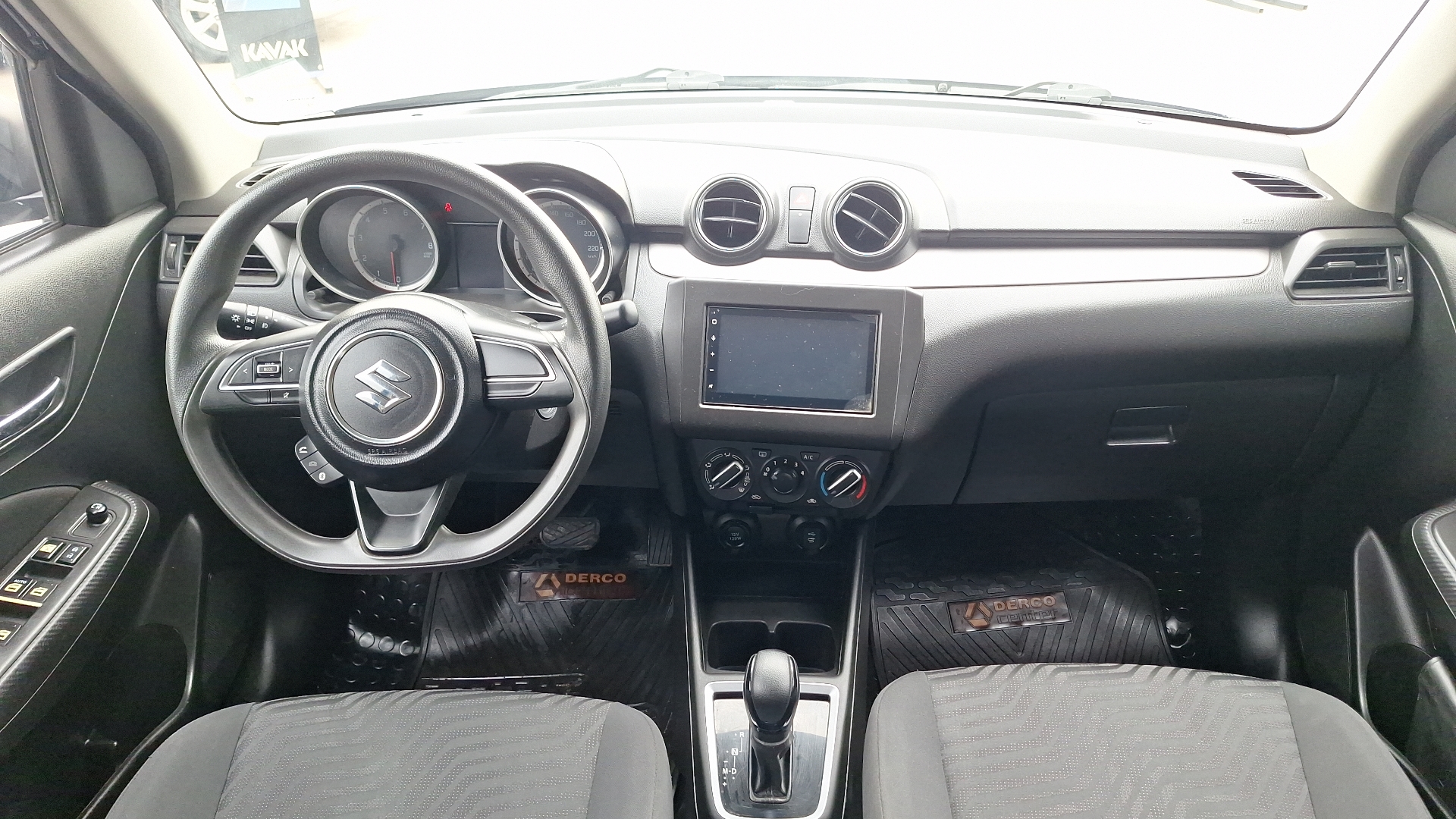 Suzuki Swift — foto 6 de 15