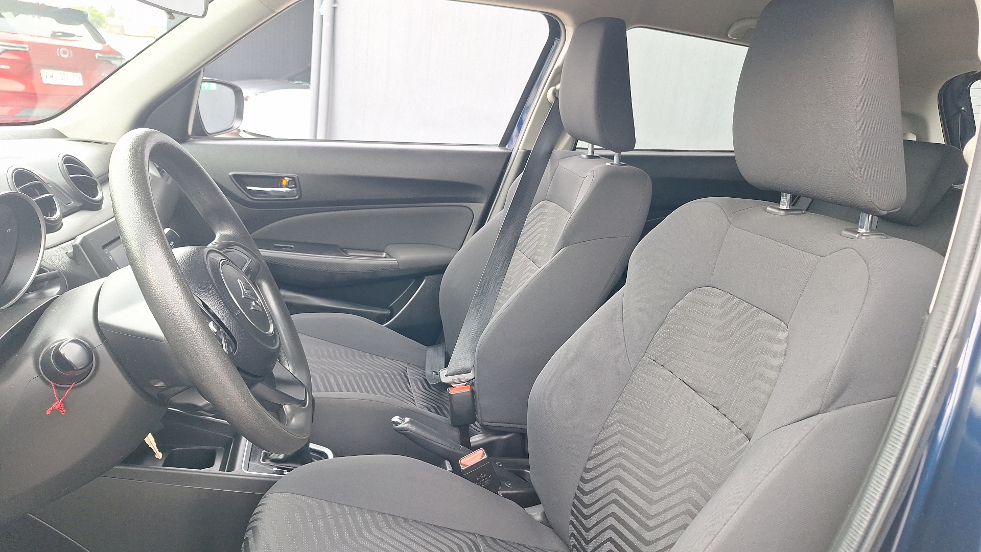Suzuki Swift — foto 14 de 15