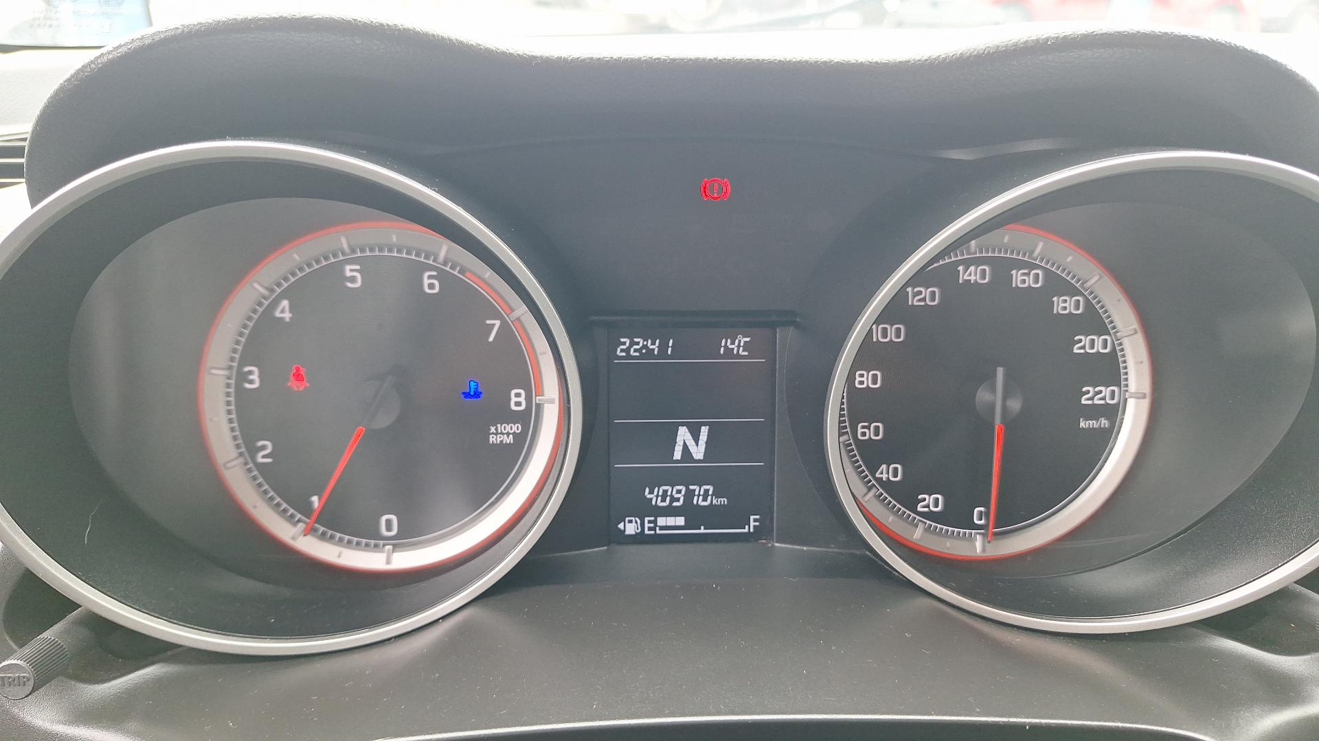 Suzuki Swift — foto 9 de 15