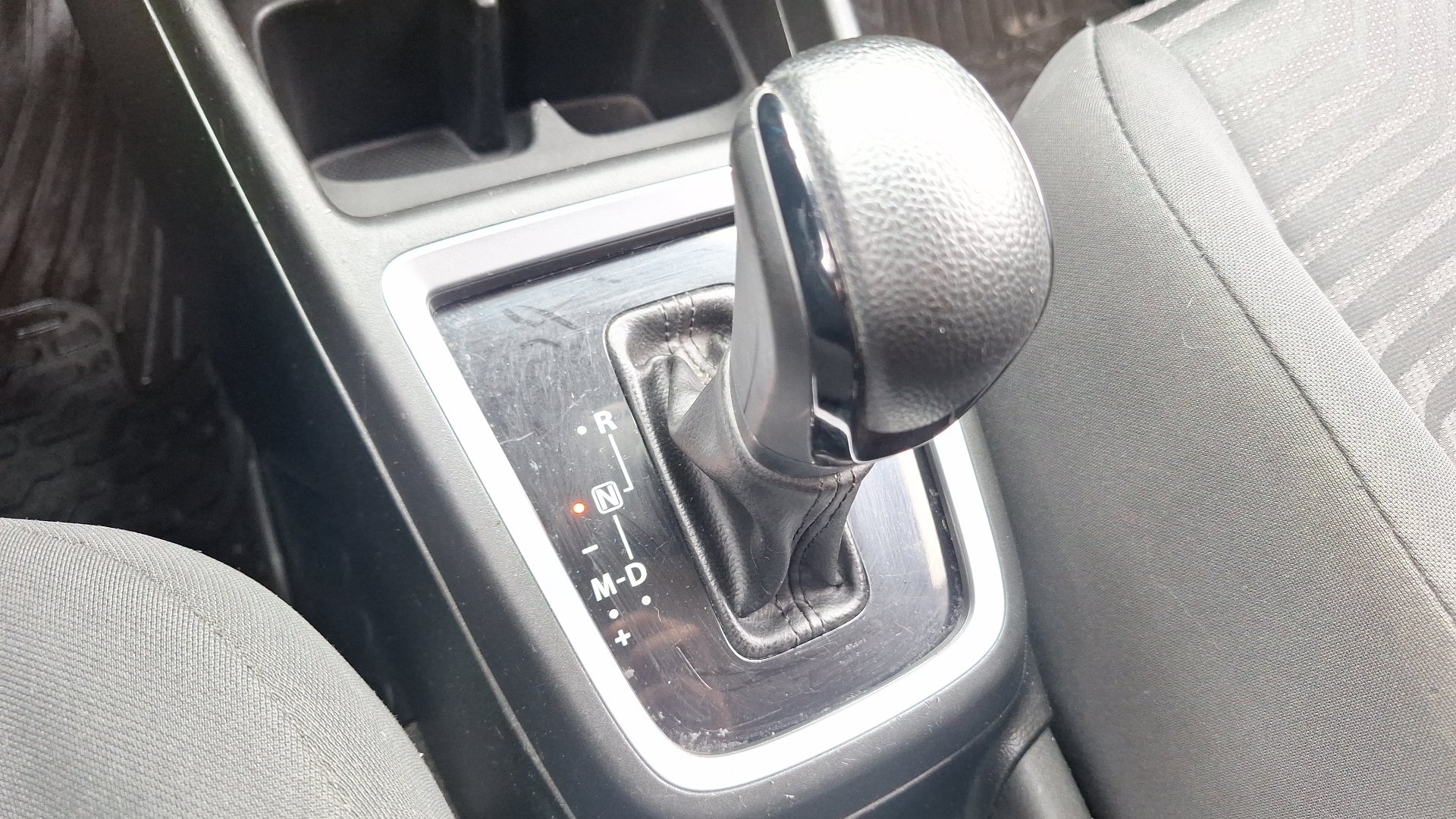 Suzuki Swift — foto 11 de 15
