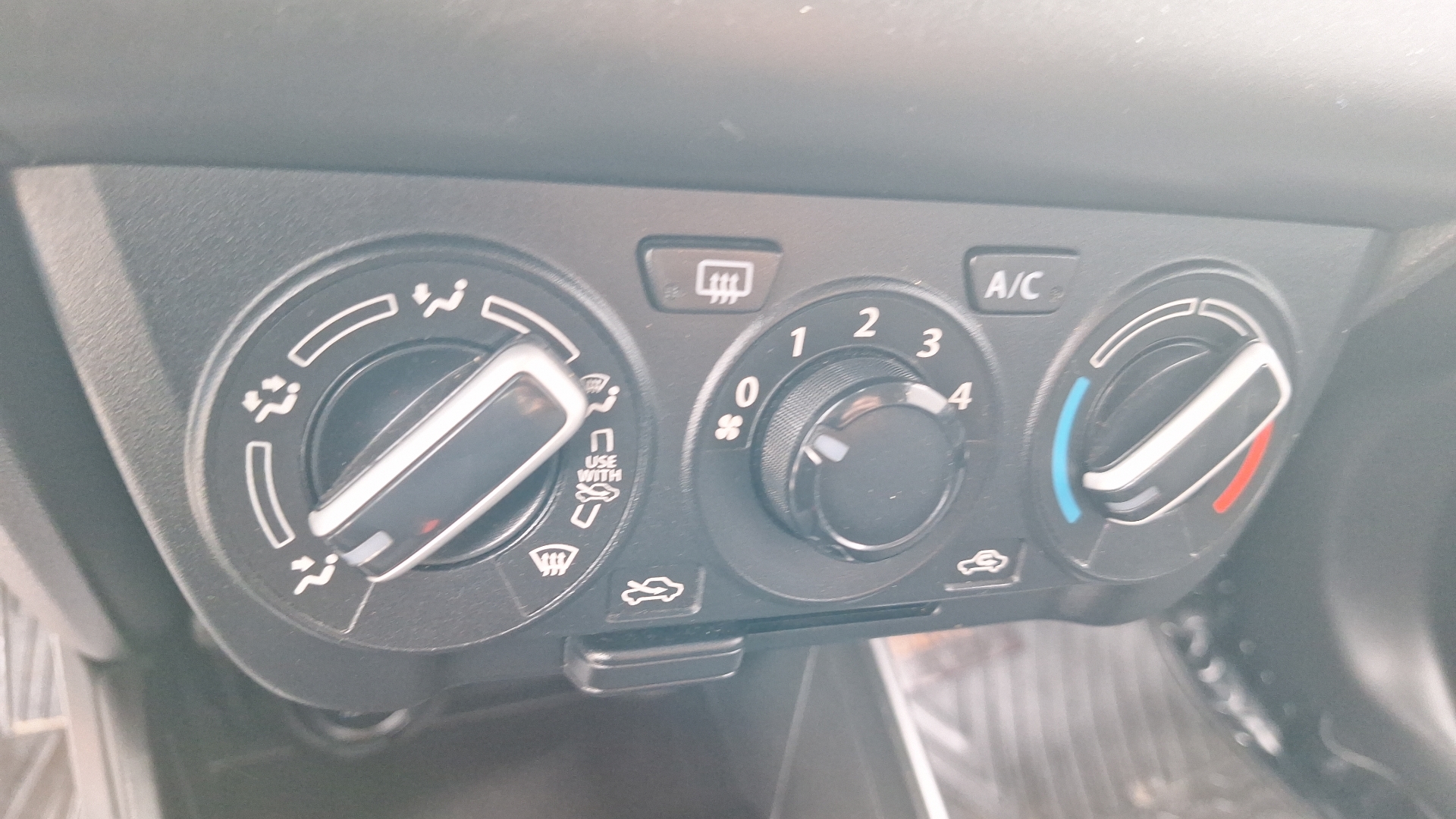 Suzuki Swift — foto 15 de 15