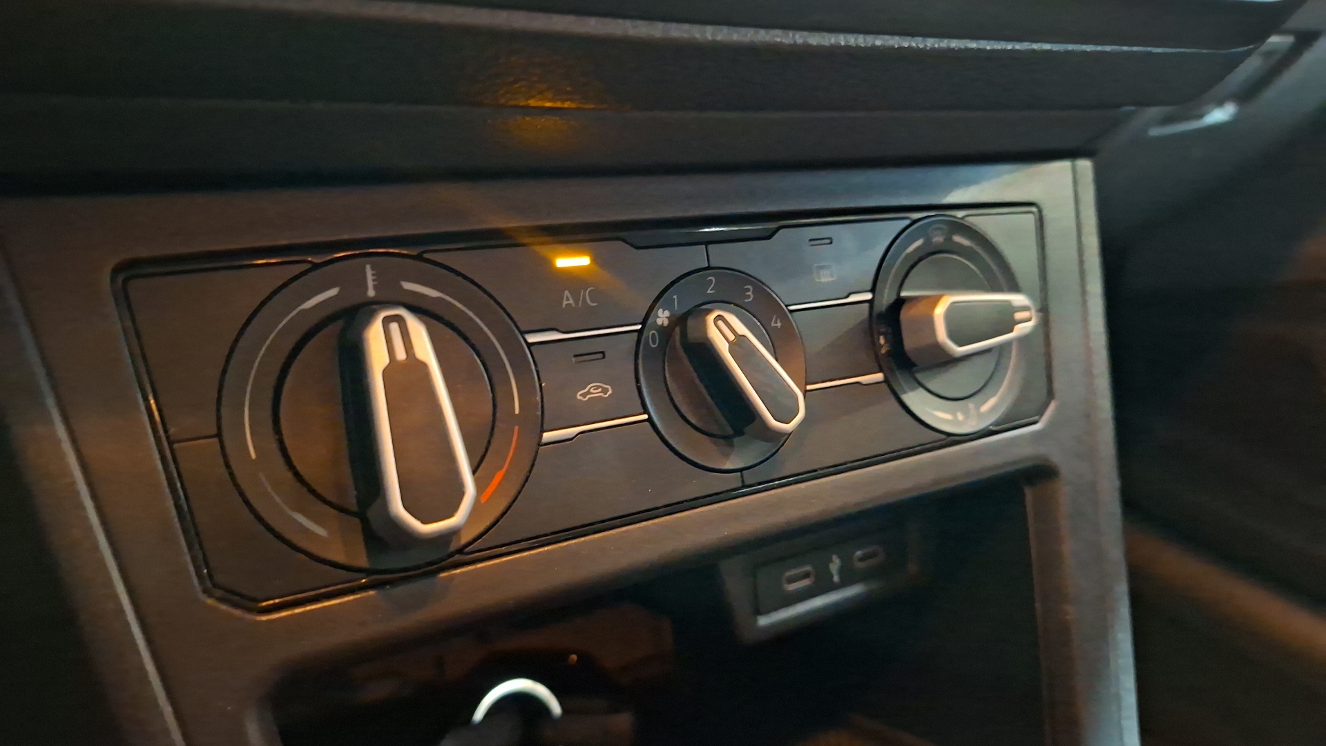 Volkswagen Polo — foto 14 de 15