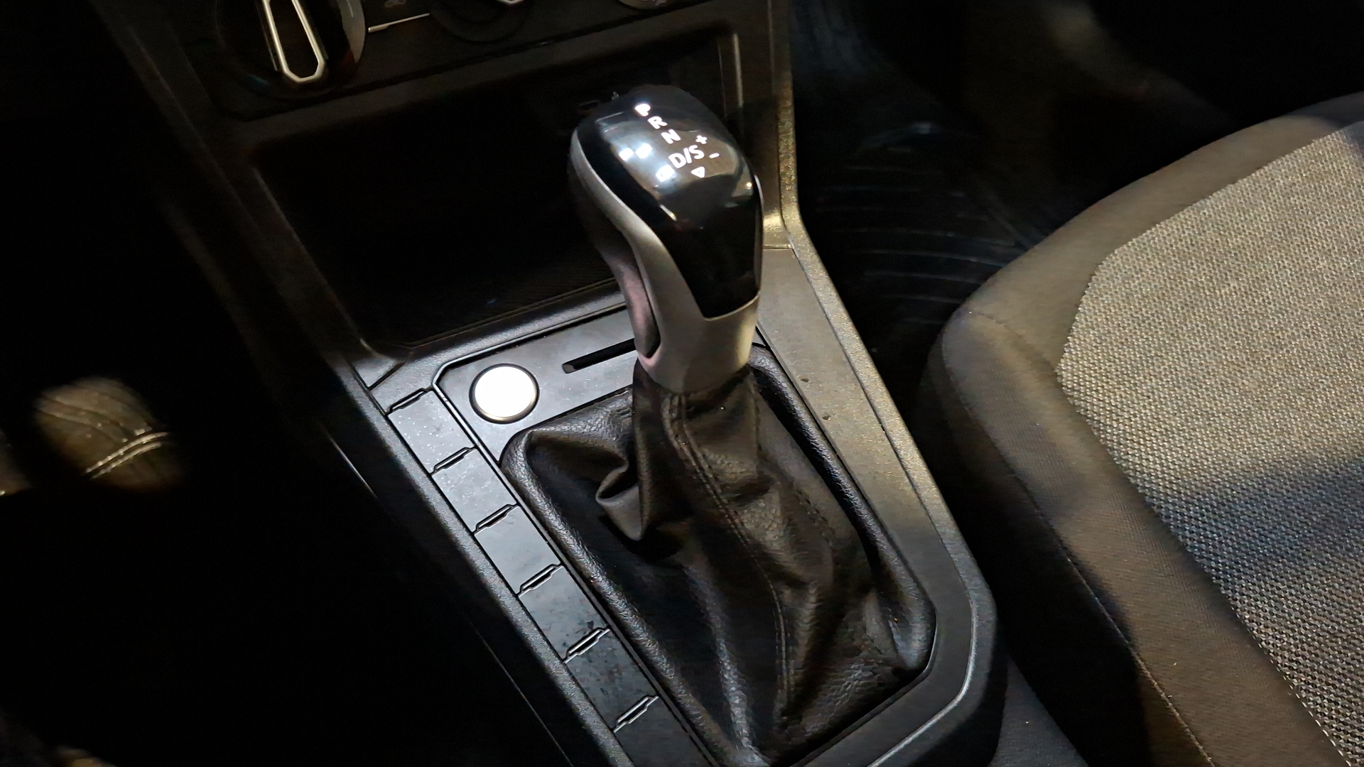 Volkswagen Polo — foto 11 de 15