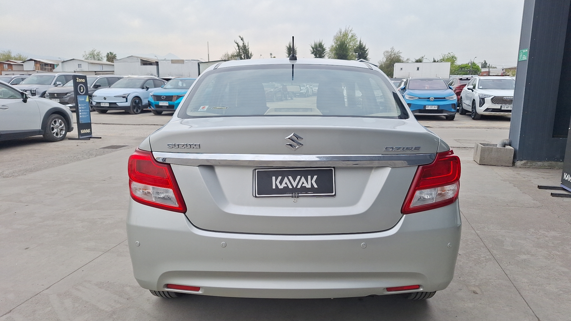 Suzuki Dzire — foto 3 de 14