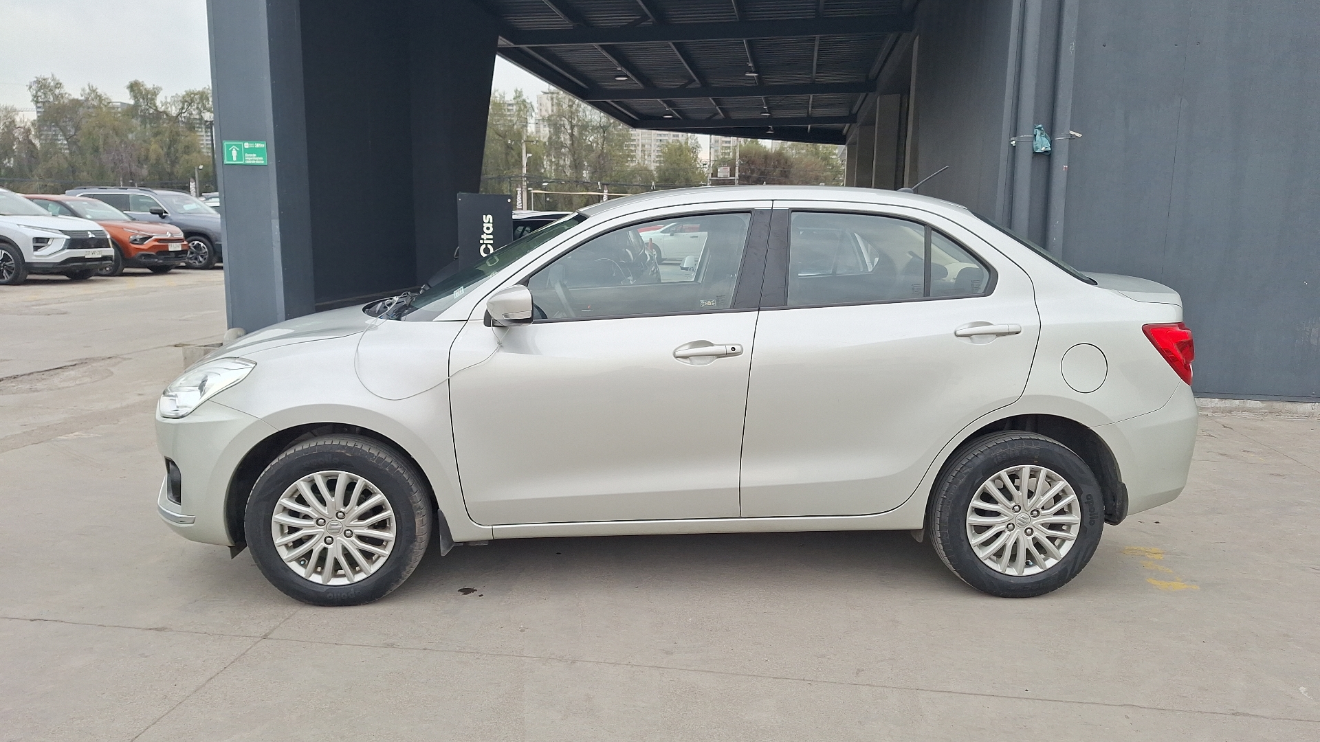 Suzuki Dzire — foto 2 de 14