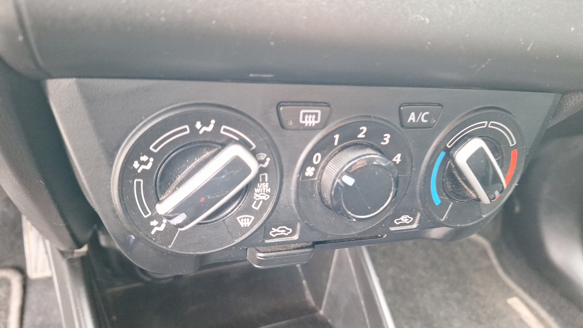 Suzuki Dzire — foto 14 de 14