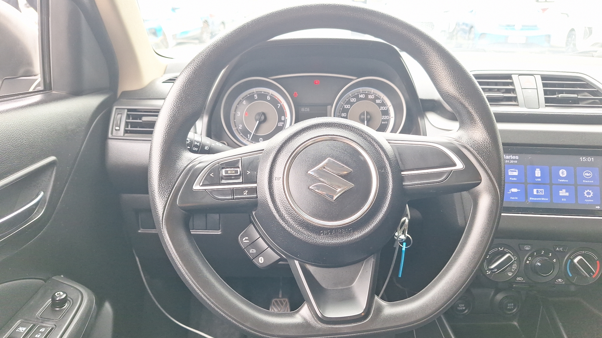 Suzuki Dzire — foto 8 de 14