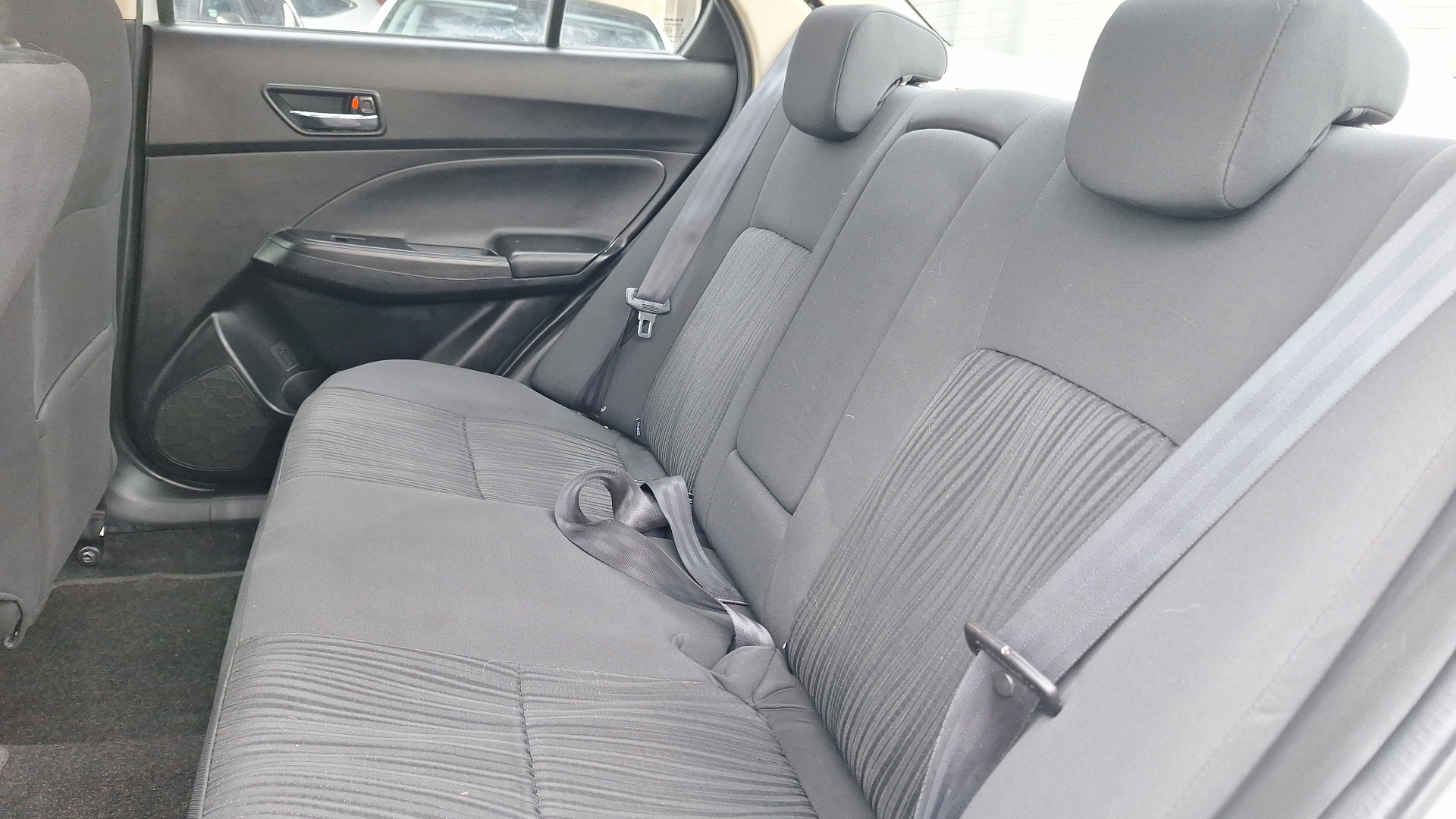 Suzuki Dzire — foto 12 de 14
