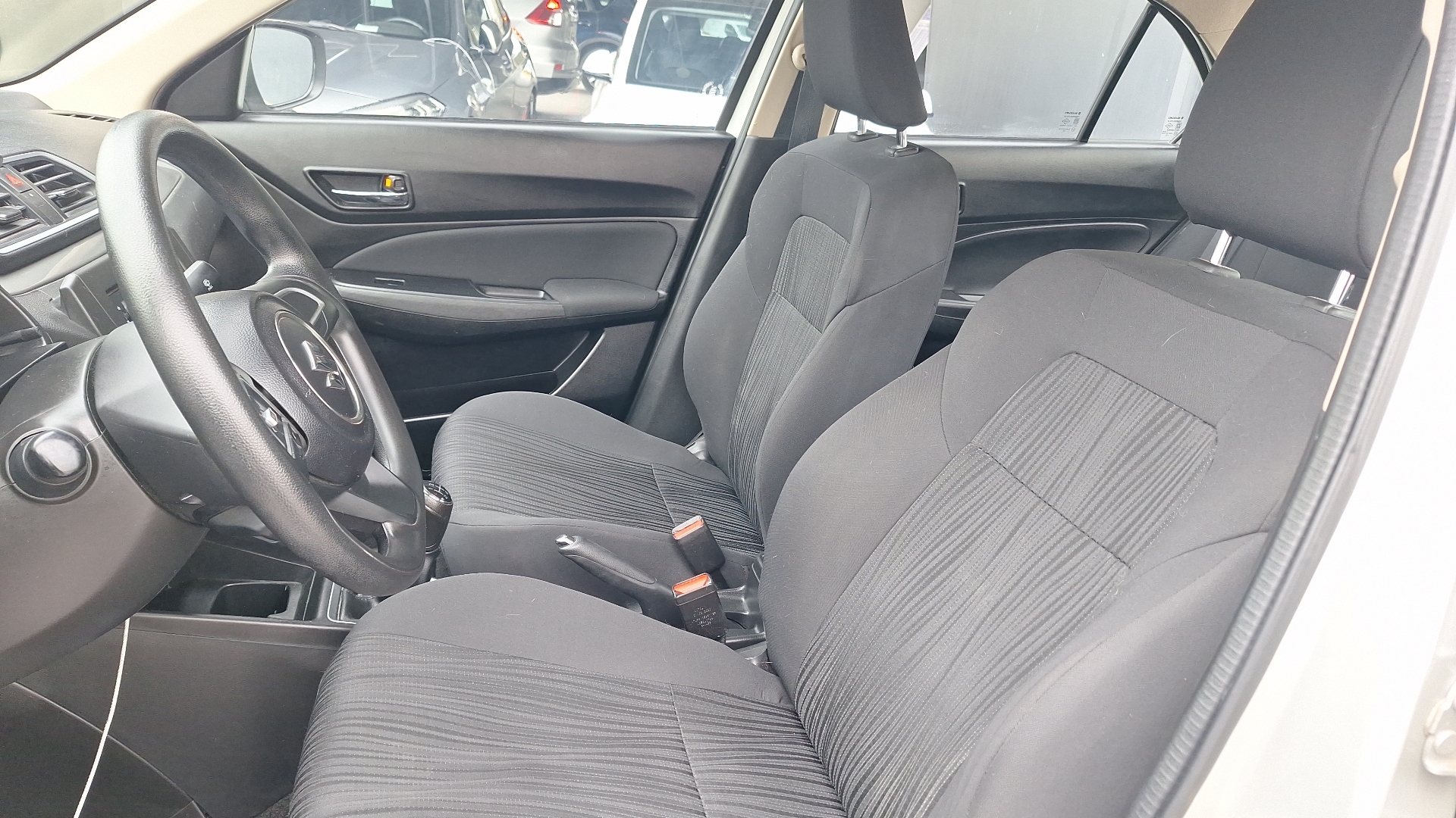 Suzuki Dzire — foto 13 de 14