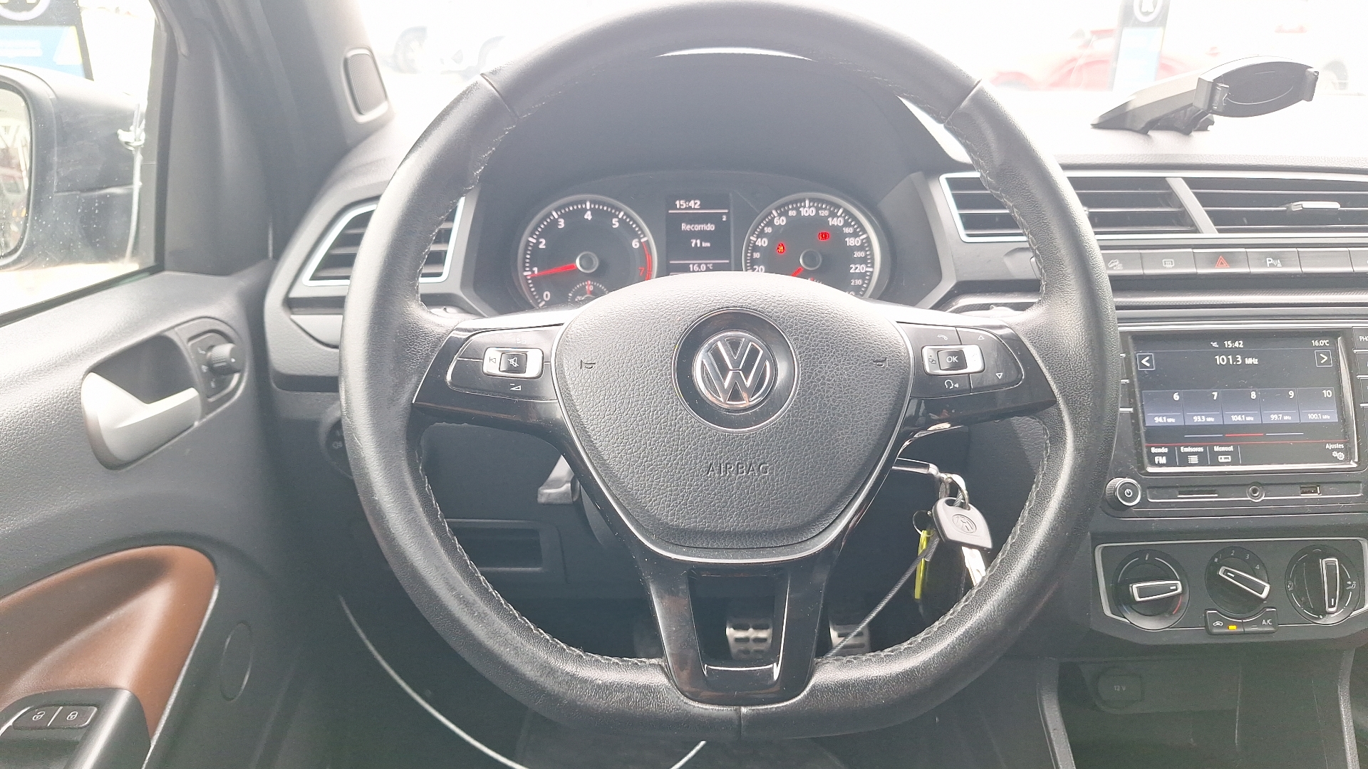 Volkswagen Saveiro — foto 8 de 15