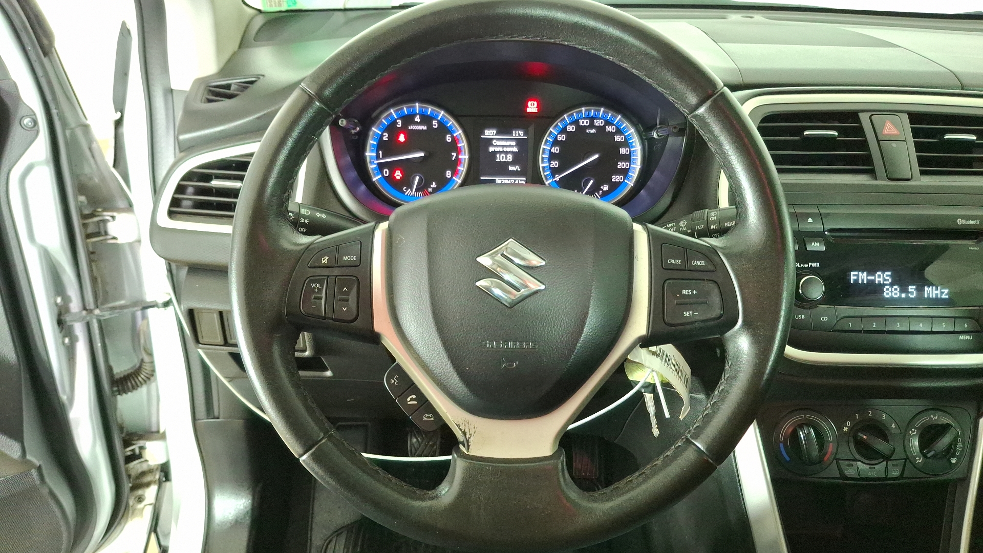 Suzuki S-Cross — foto 8 de 15