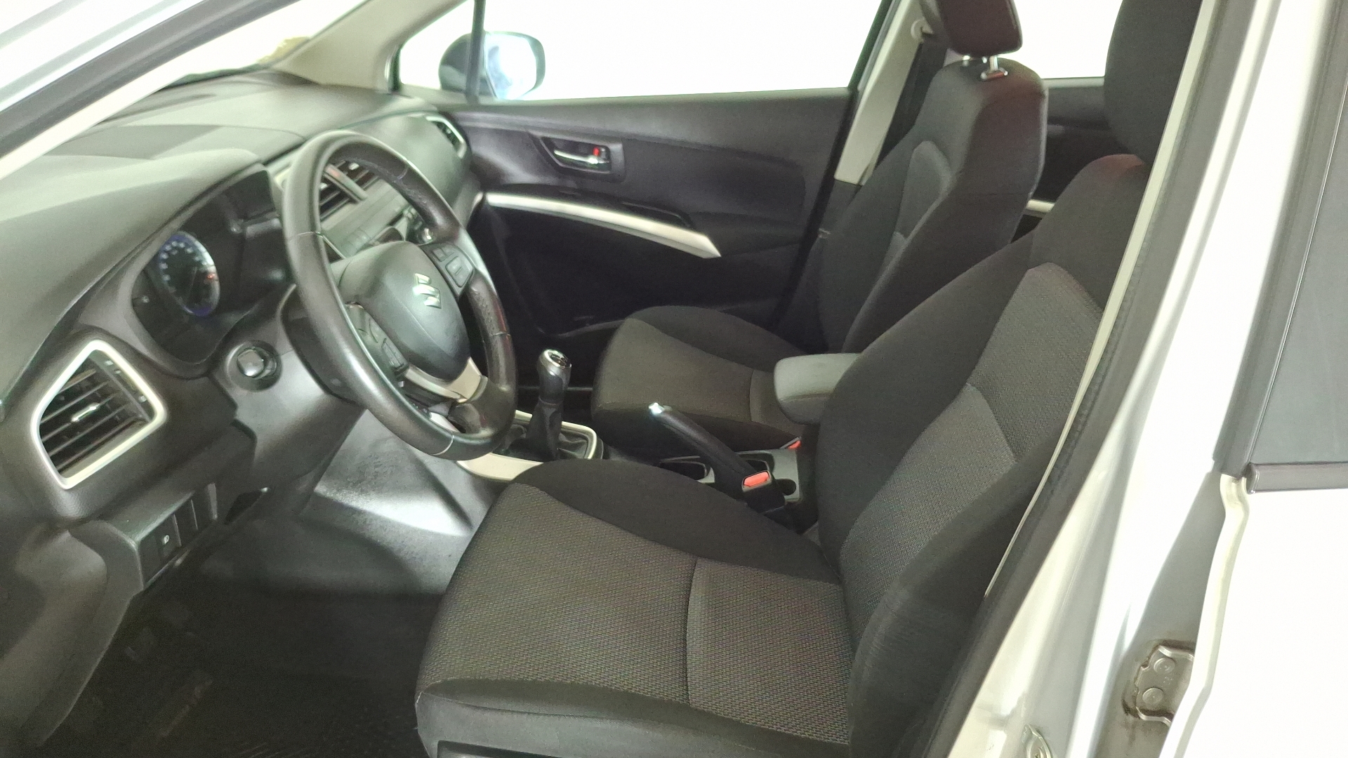 Suzuki S-Cross — foto 12 de 15