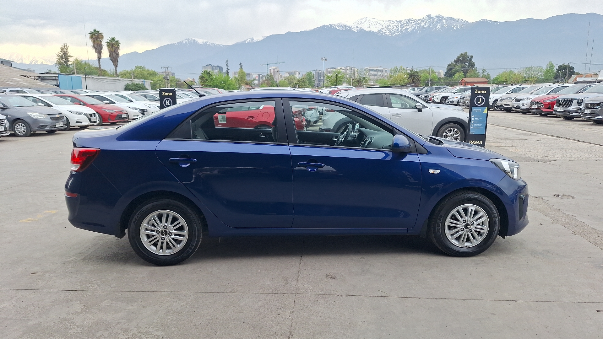 KIA Soluto — foto 5 de 15