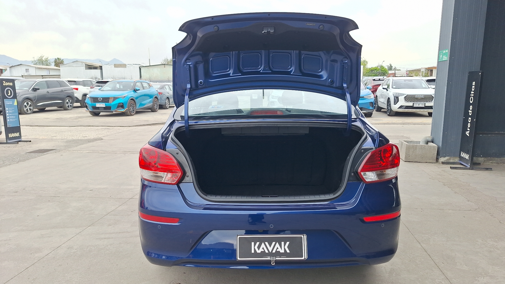 KIA Soluto — foto 4 de 15