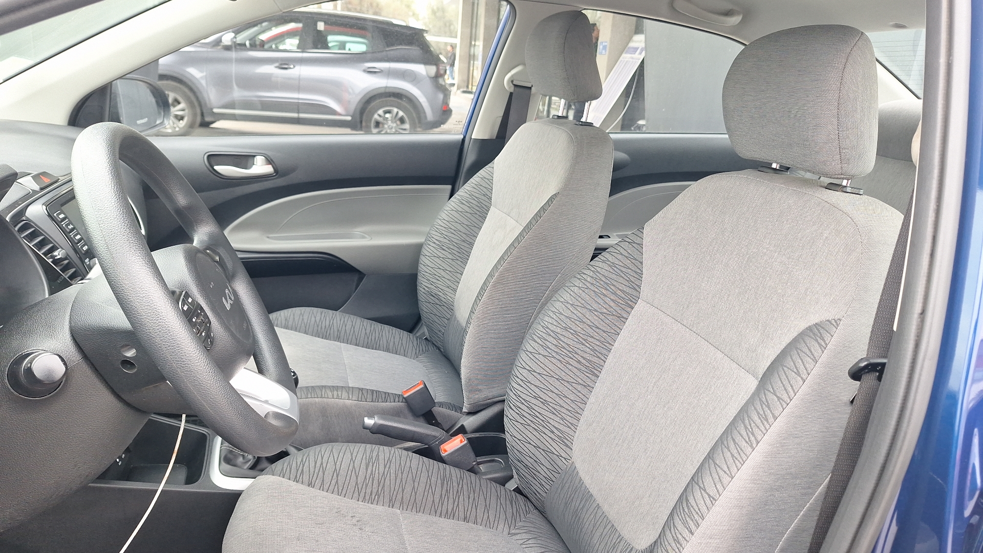 KIA Soluto — foto 14 de 15