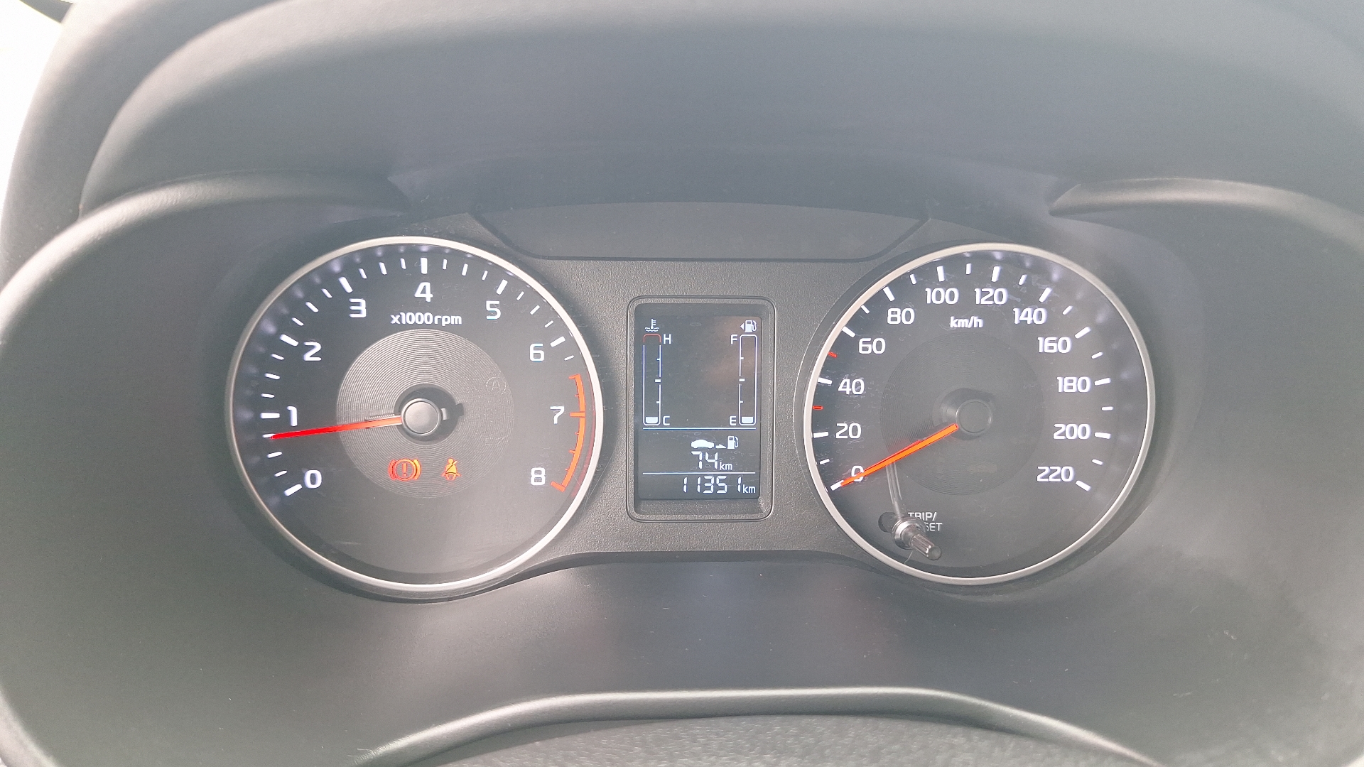 KIA Soluto — foto 9 de 15