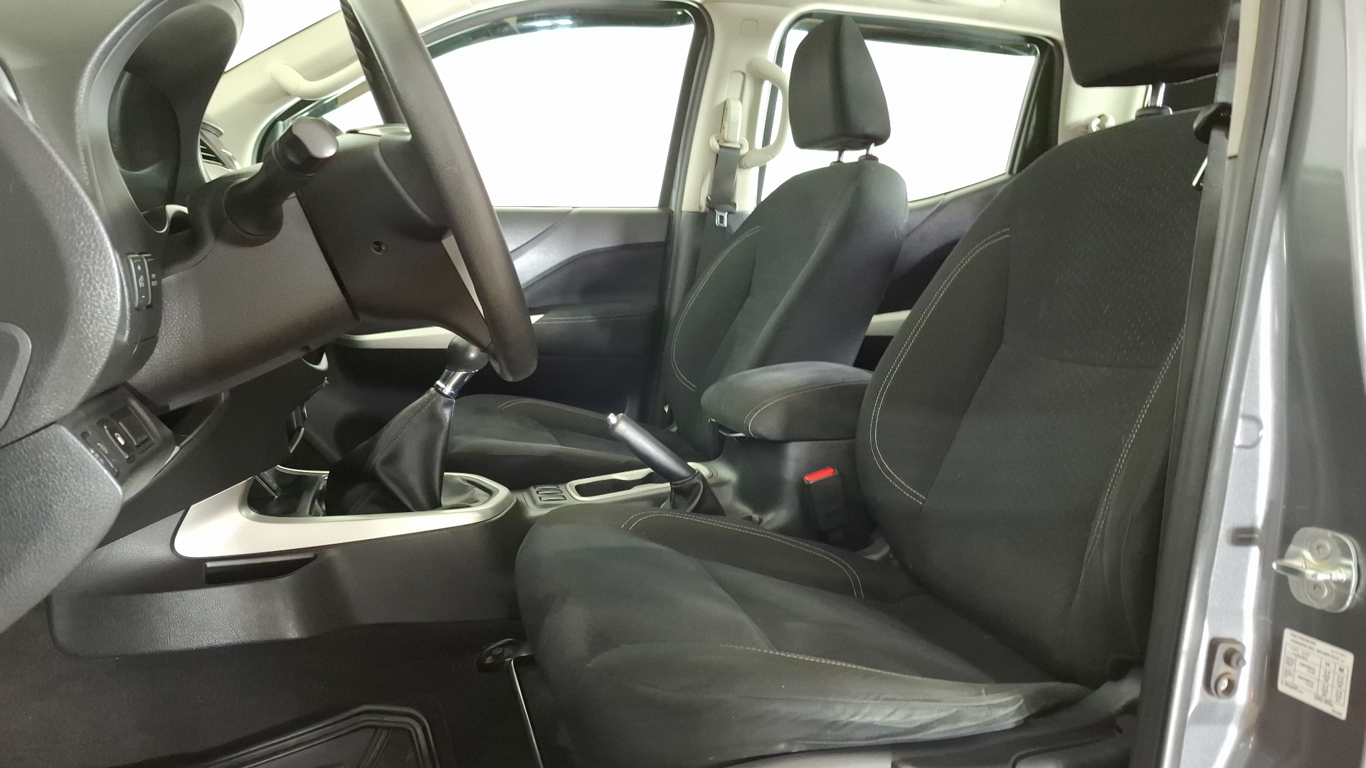 Nissan Navara — foto 13 de 16