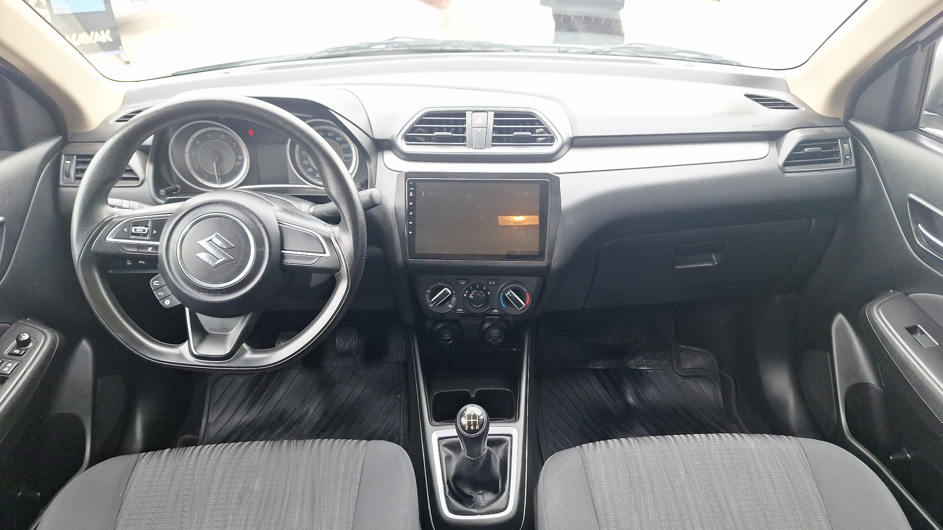 Suzuki Dzire — foto 6 de 14