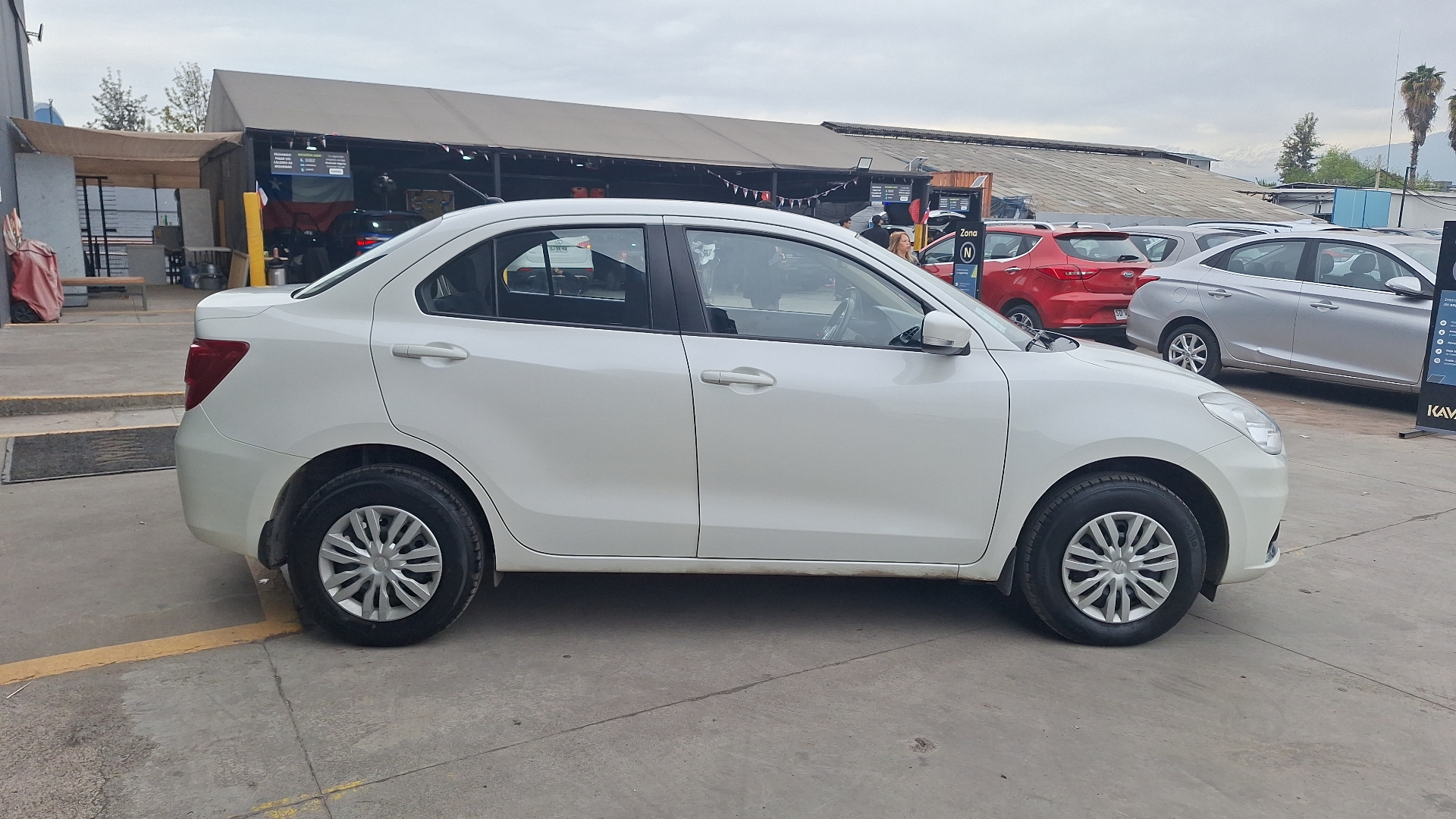 Suzuki Dzire — foto 5 de 14