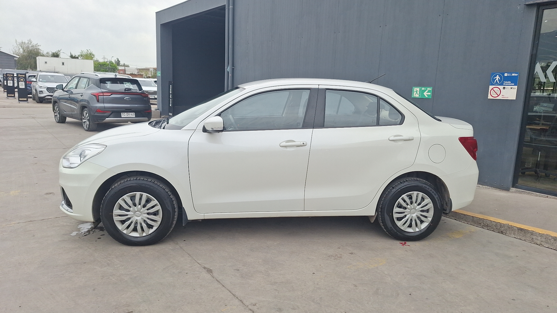Suzuki Dzire — foto 2 de 14