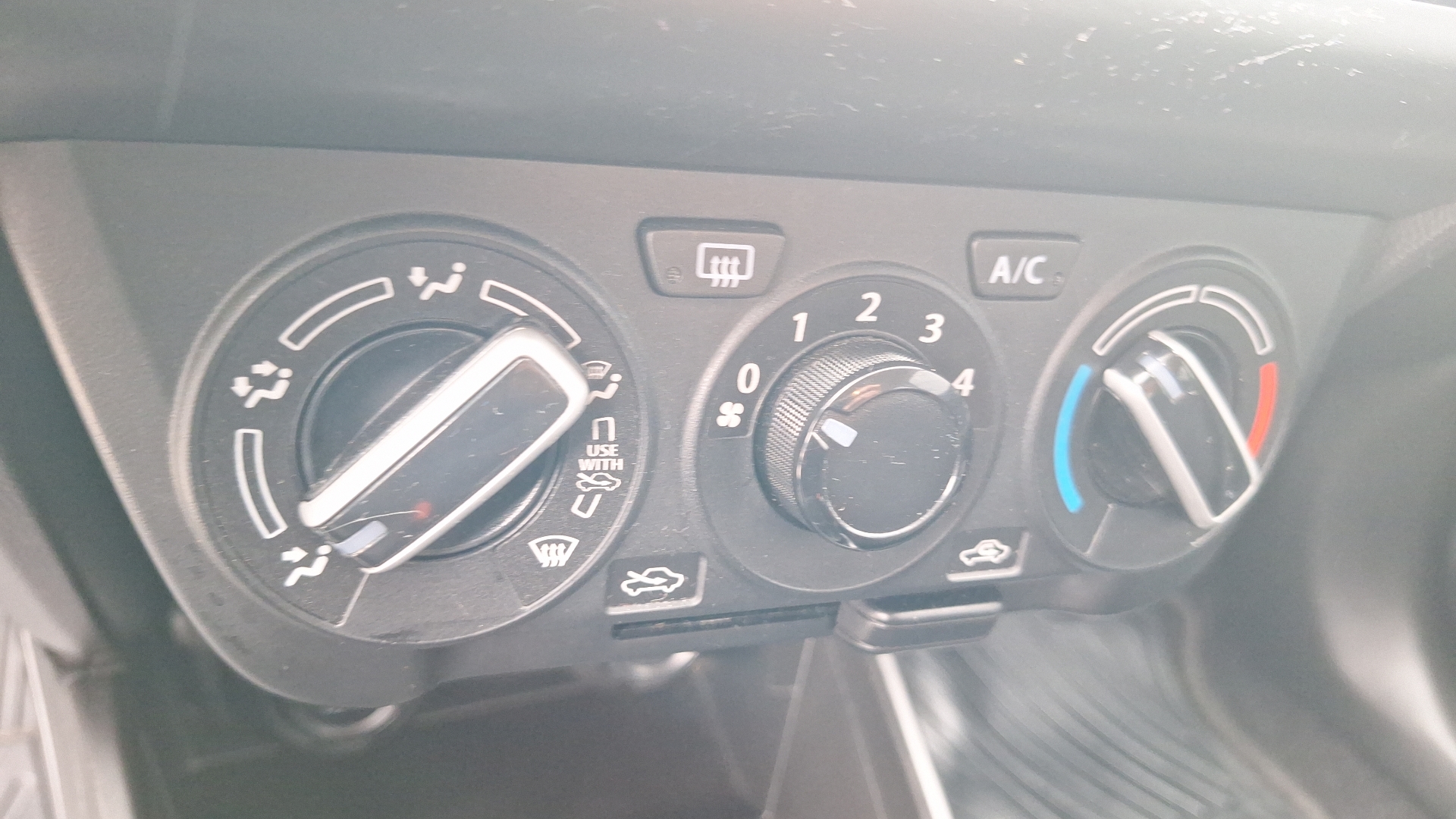 Suzuki Dzire — foto 14 de 14