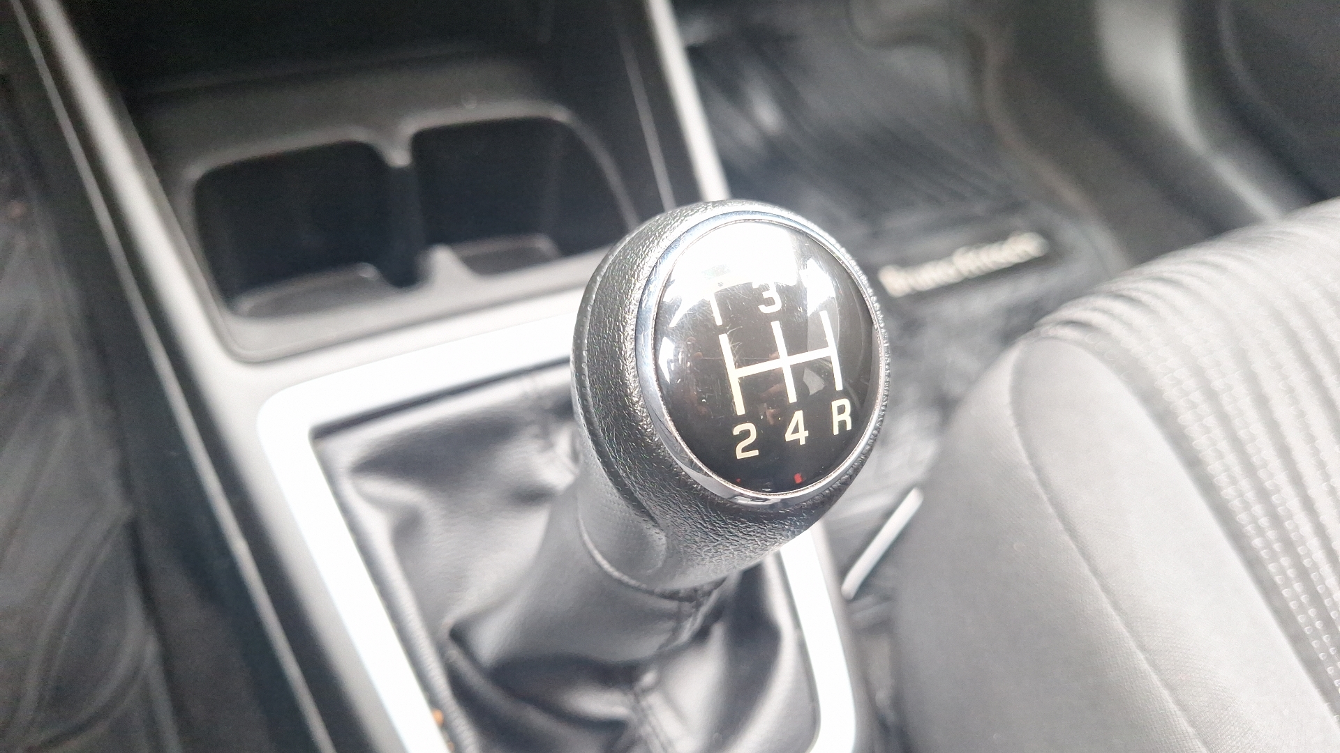 Suzuki Dzire — foto 11 de 14