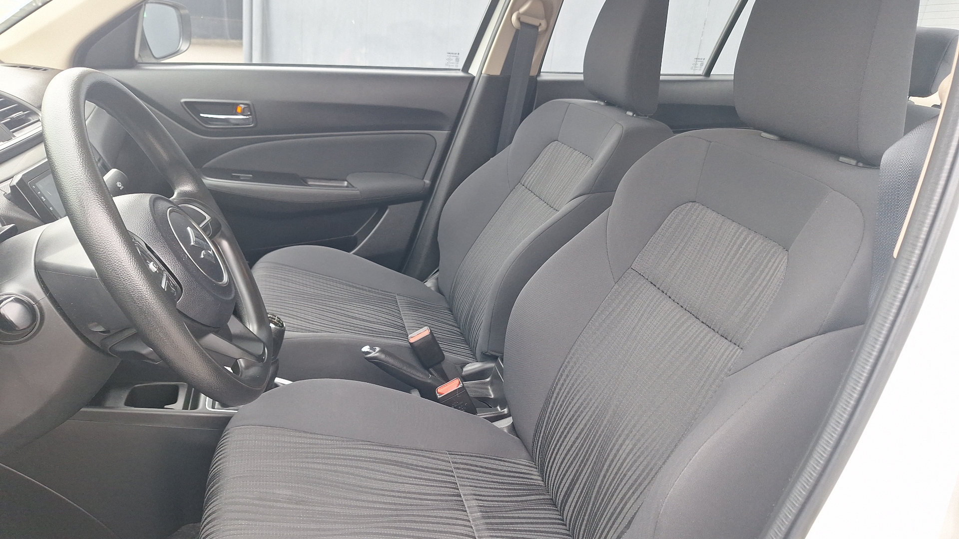 Suzuki Dzire — foto 13 de 14