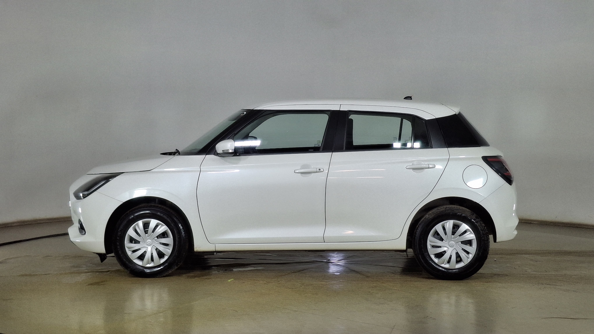 Suzuki Swift — foto 7 de 16