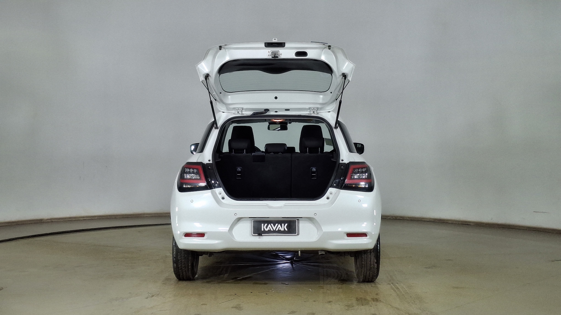 Suzuki Swift — foto 6 de 16