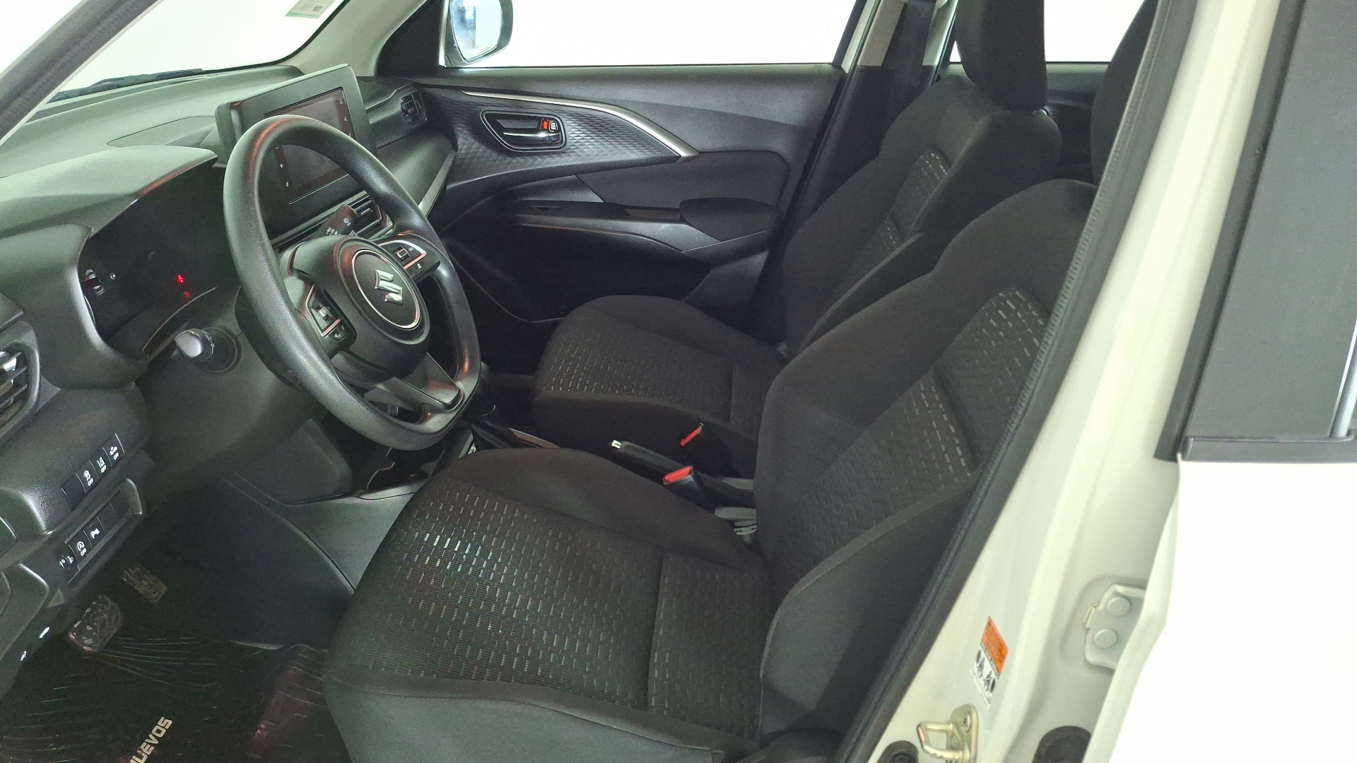 Suzuki Swift — foto 13 de 16